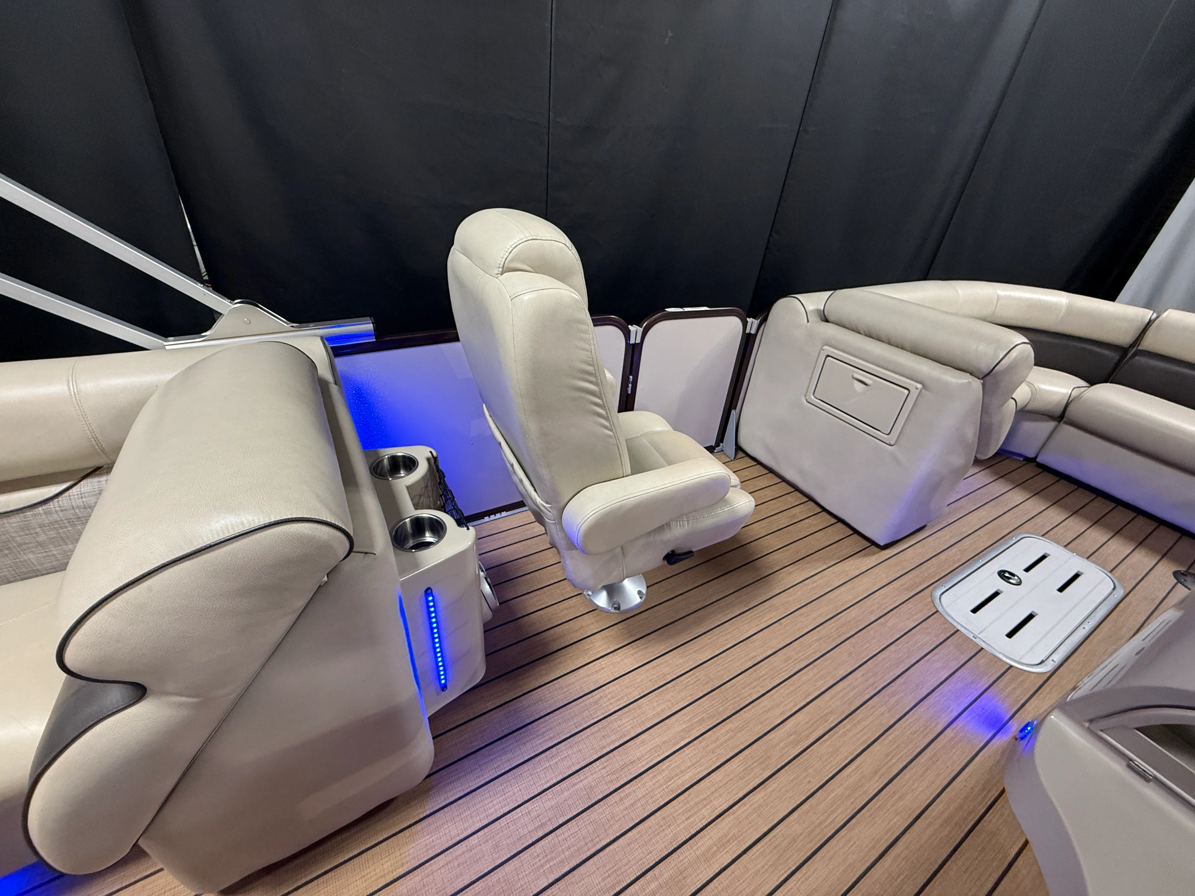 2018 Premier 230 SOLARIS Image Thumbnail #45