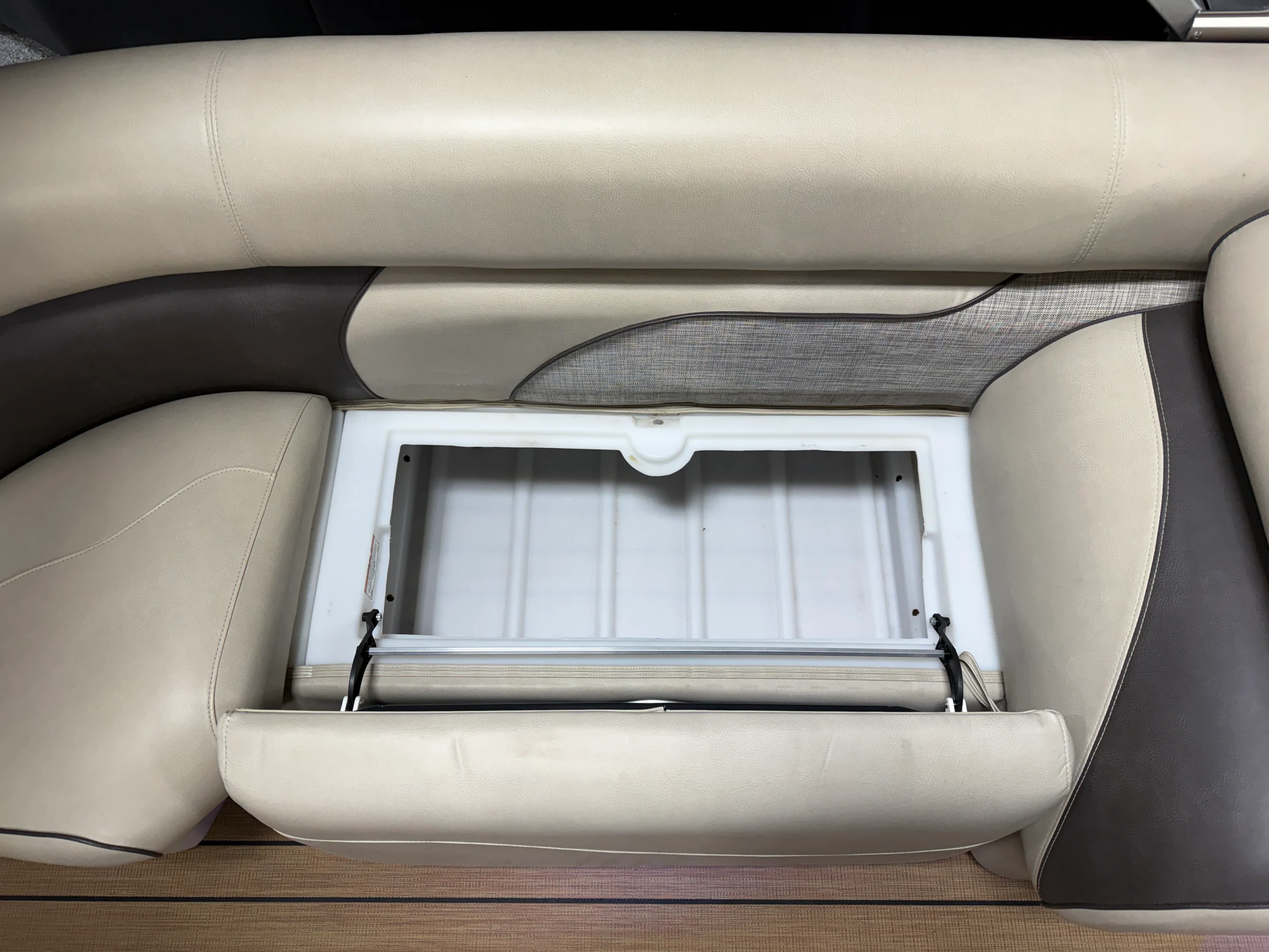 2018 Premier 230 SOLARIS Image Thumbnail #31