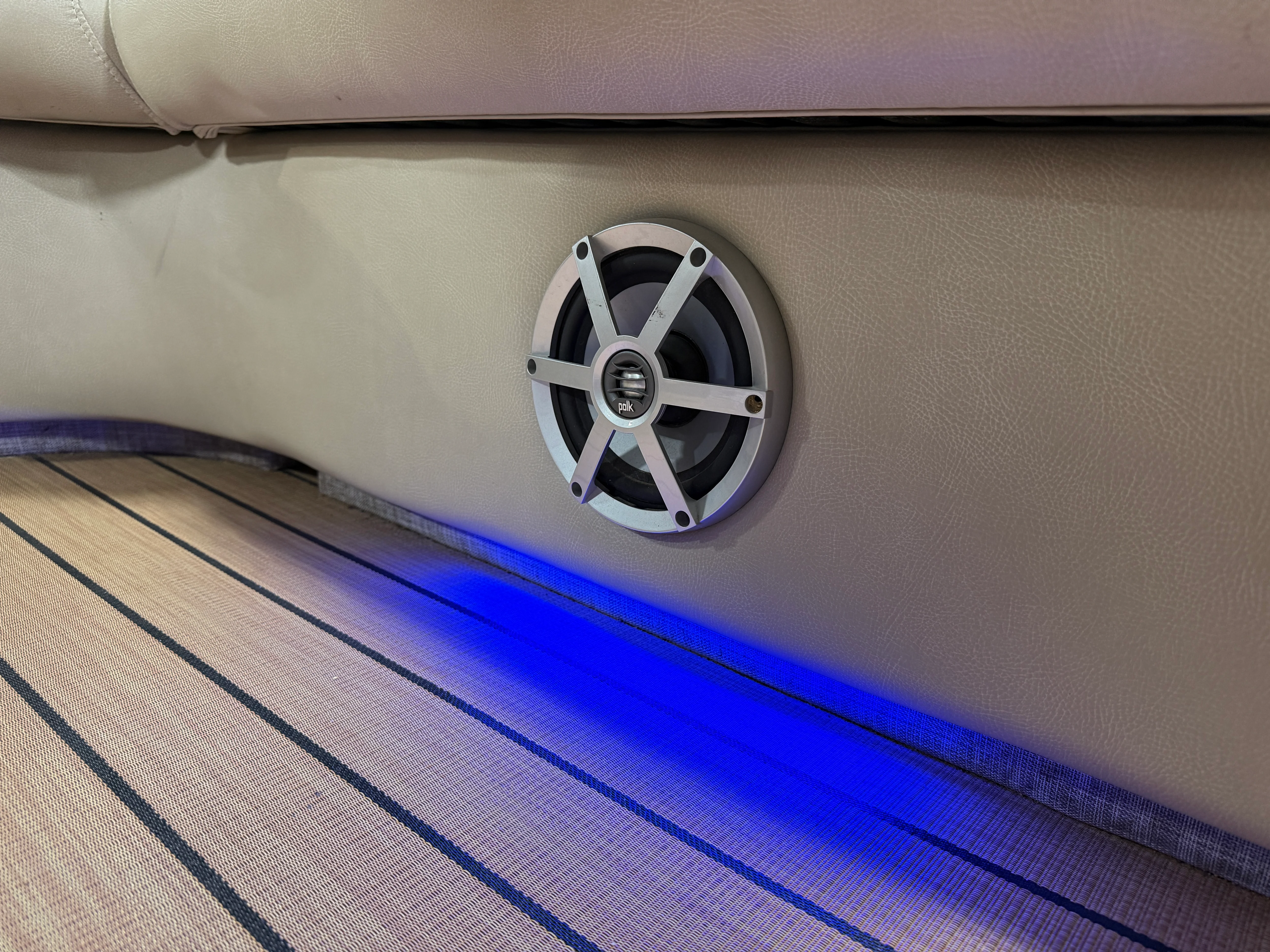 2018 Premier 230 SOLARIS Image Thumbnail #35