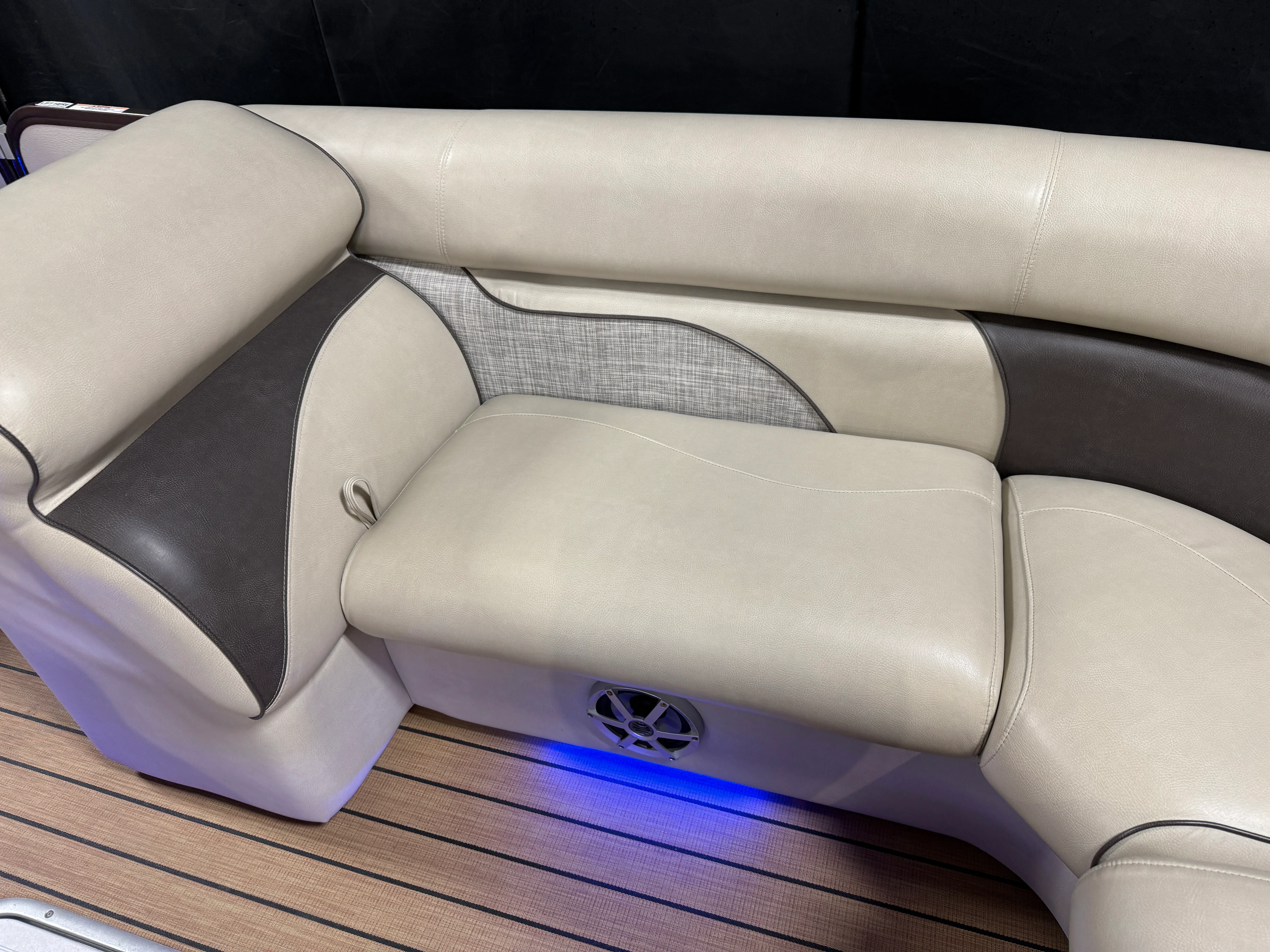 2018 Premier 230 SOLARIS Image Thumbnail #78