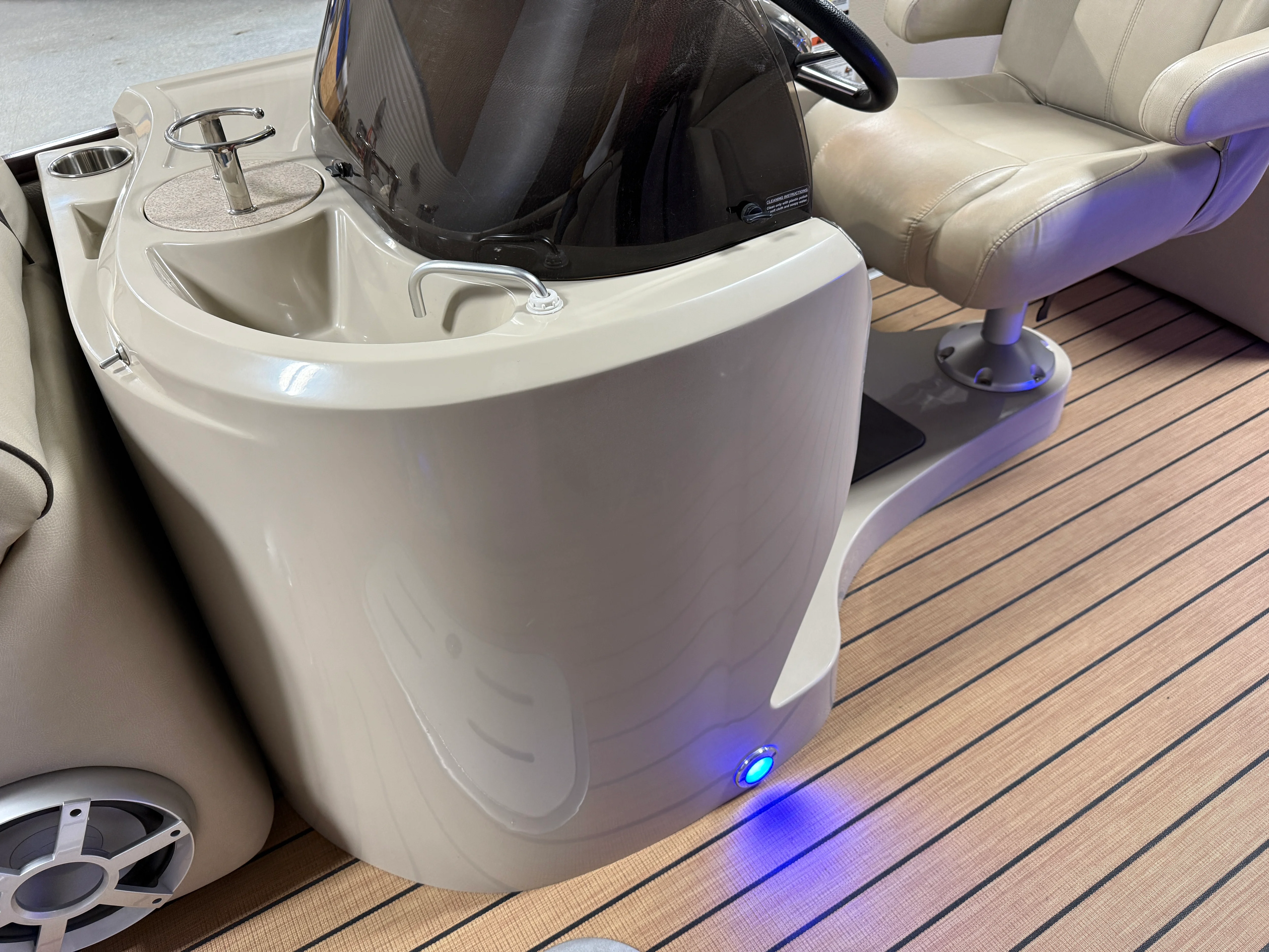 2018 Premier 230 SOLARIS Image Thumbnail #54