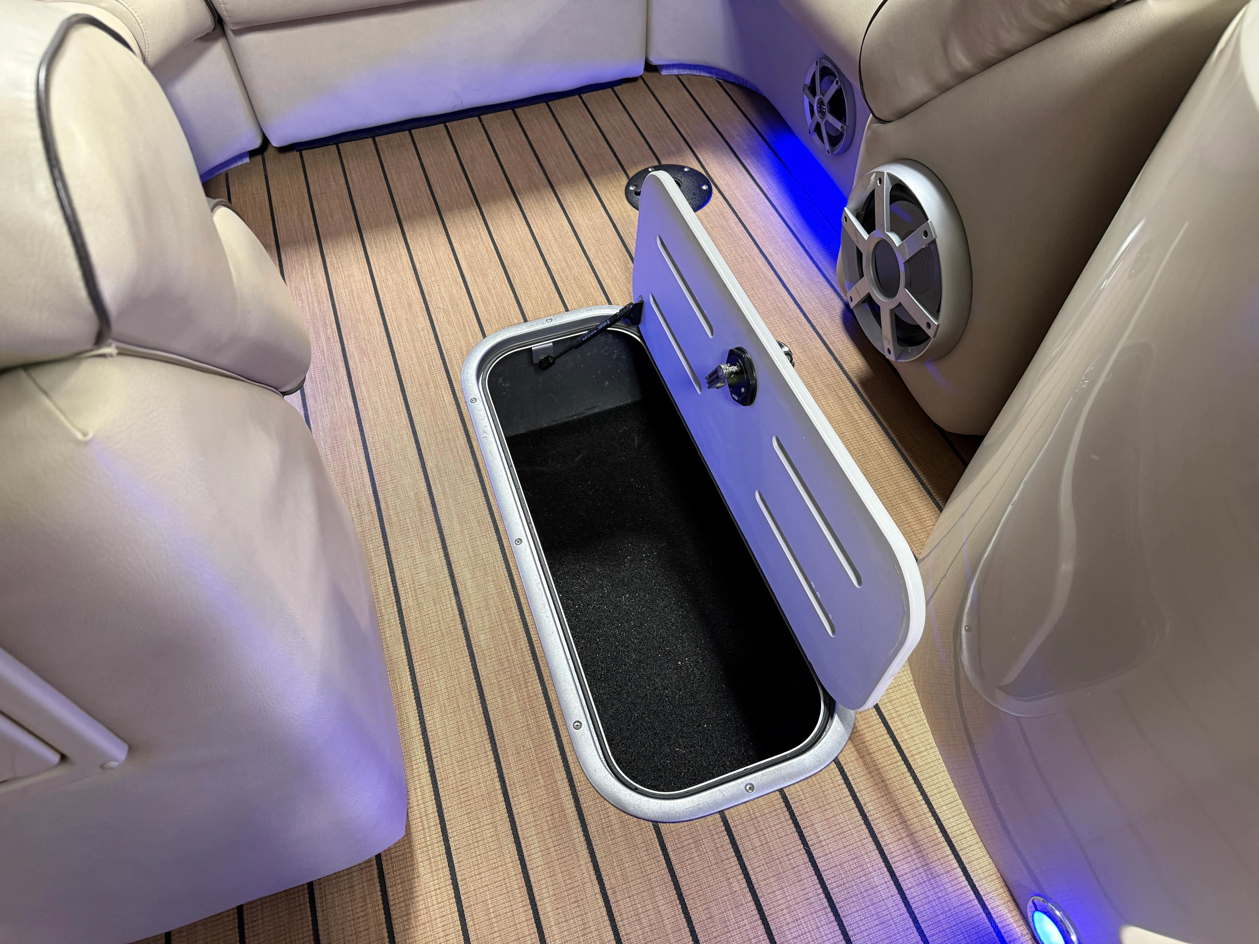 2018 Premier 230 SOLARIS Image Thumbnail #73