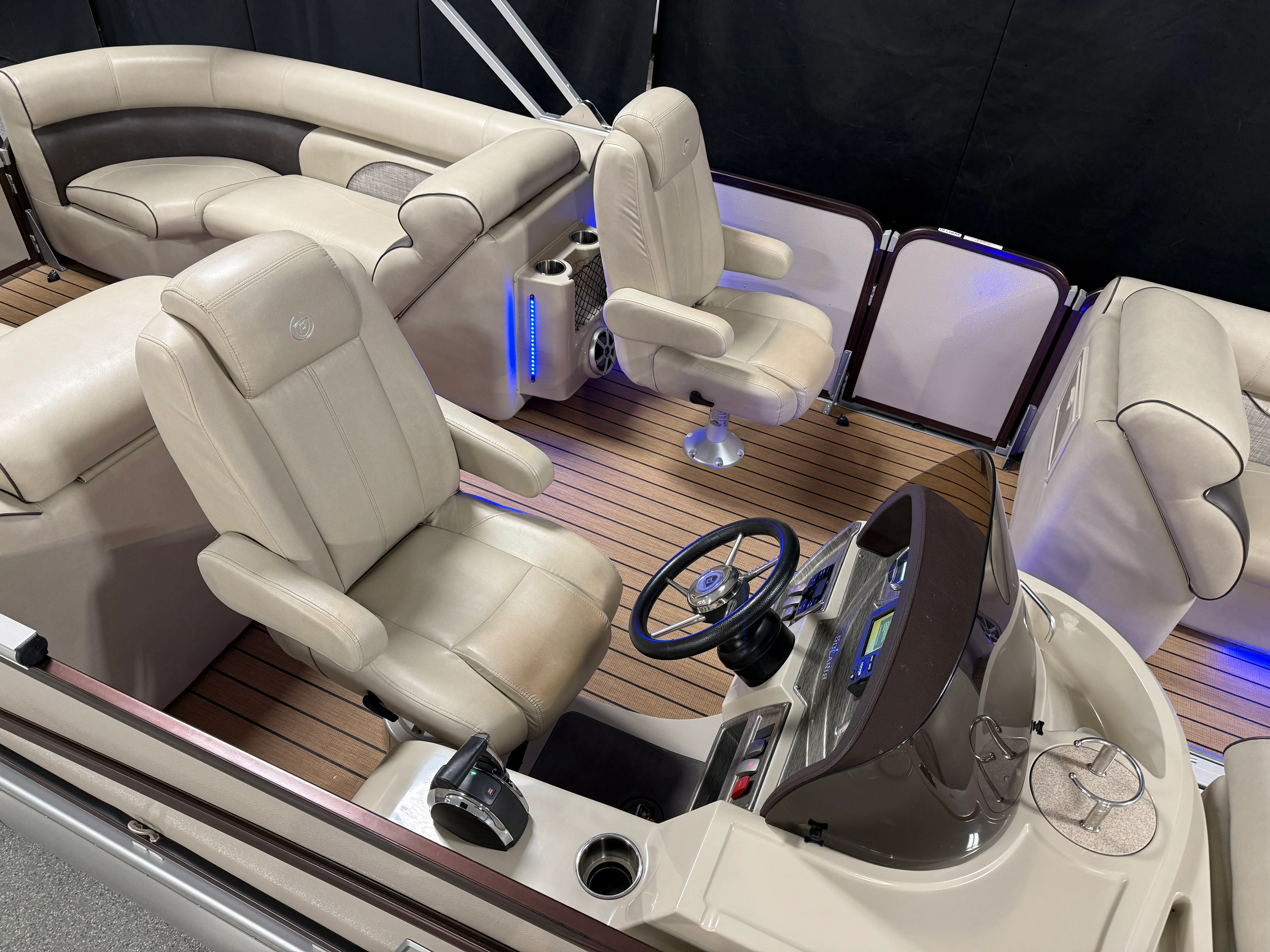 2018 Premier 230 SOLARIS Image Thumbnail #8