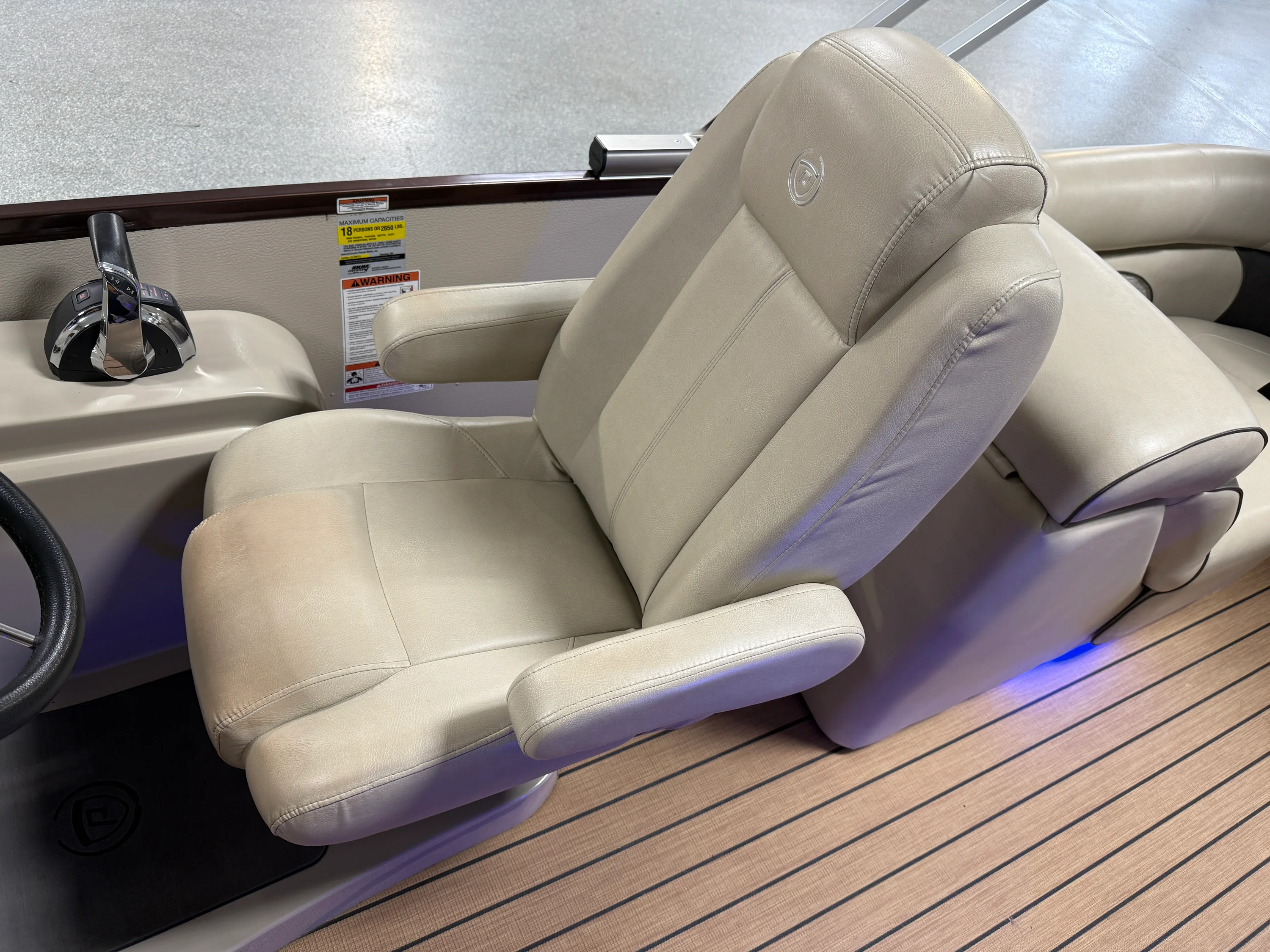 2018 Premier 230 SOLARIS Image Thumbnail #59