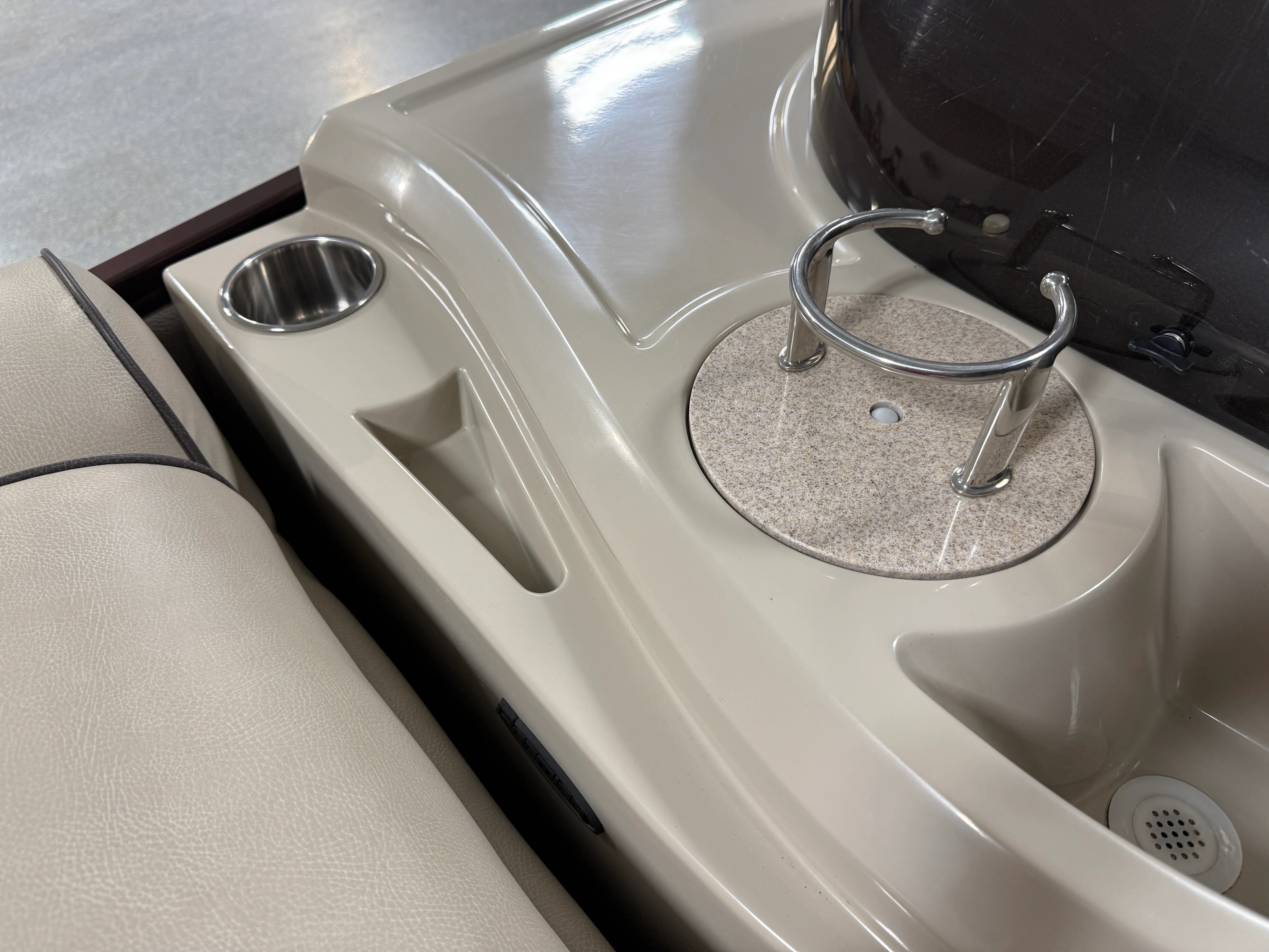 2018 Premier 230 SOLARIS Image Thumbnail #57