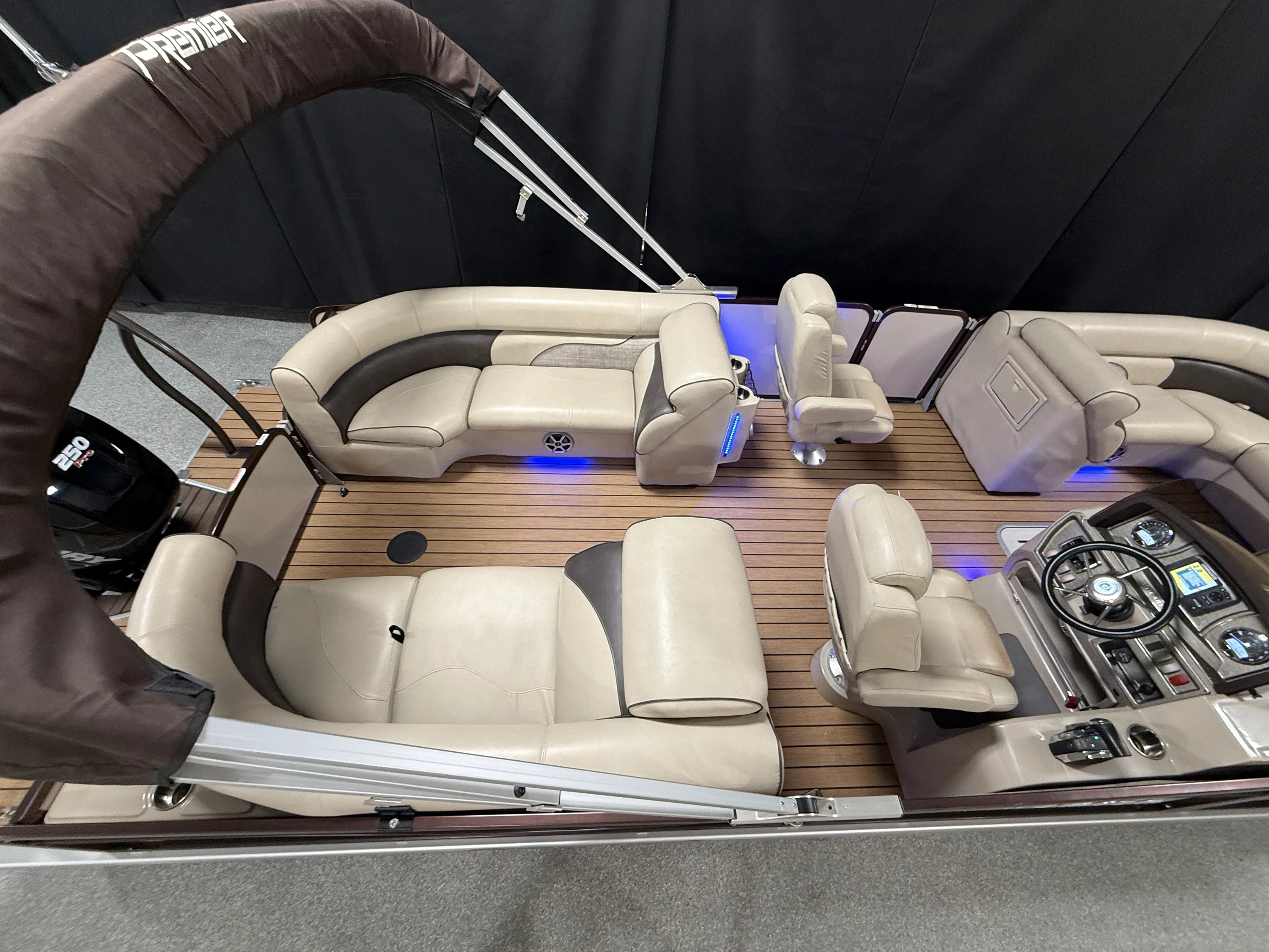 2018 Premier 230 SOLARIS Image Thumbnail #6