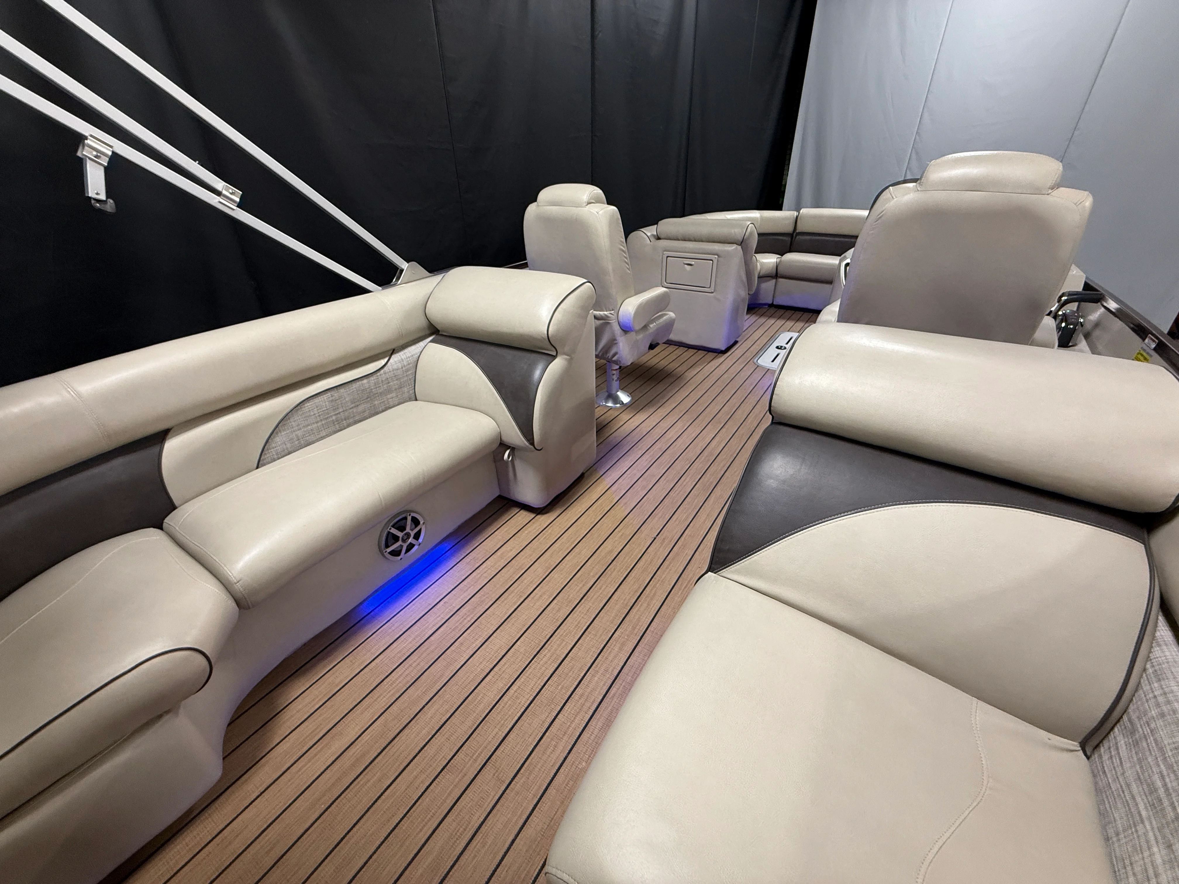 2018 Premier 230 SOLARIS Image Thumbnail #44