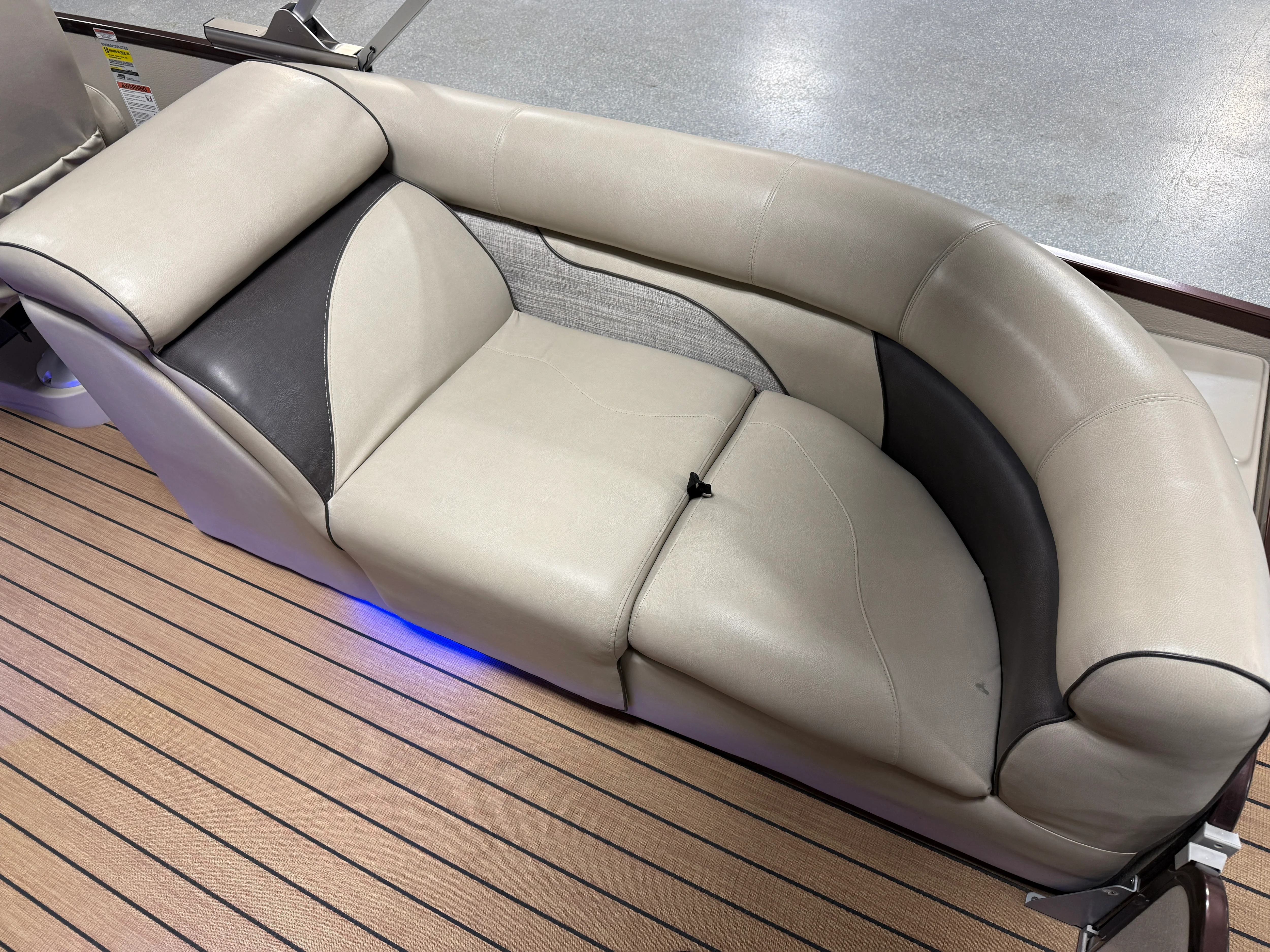 2018 Premier 230 SOLARIS Image Thumbnail #36