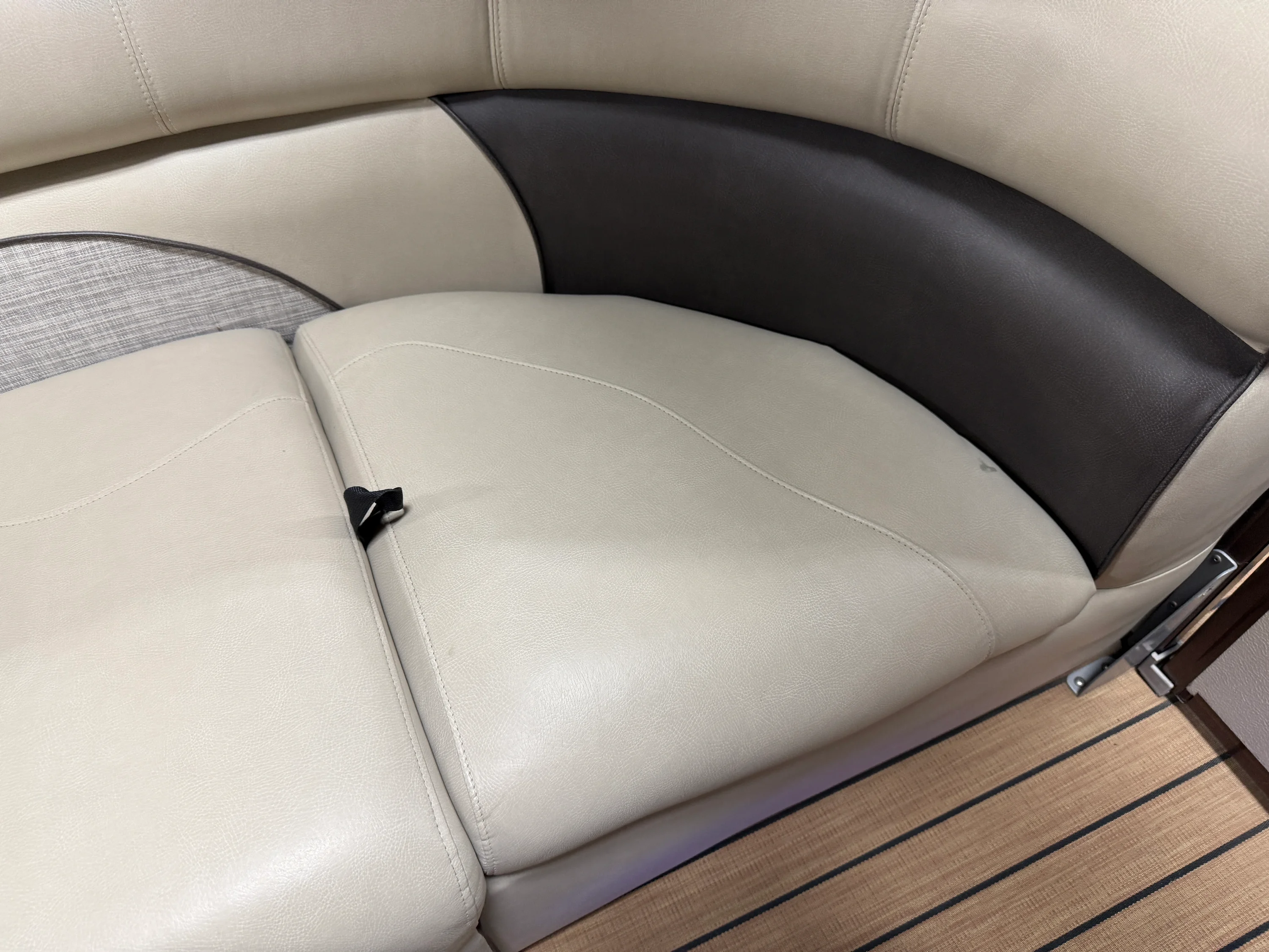 2018 Premier 230 SOLARIS Image Thumbnail #37