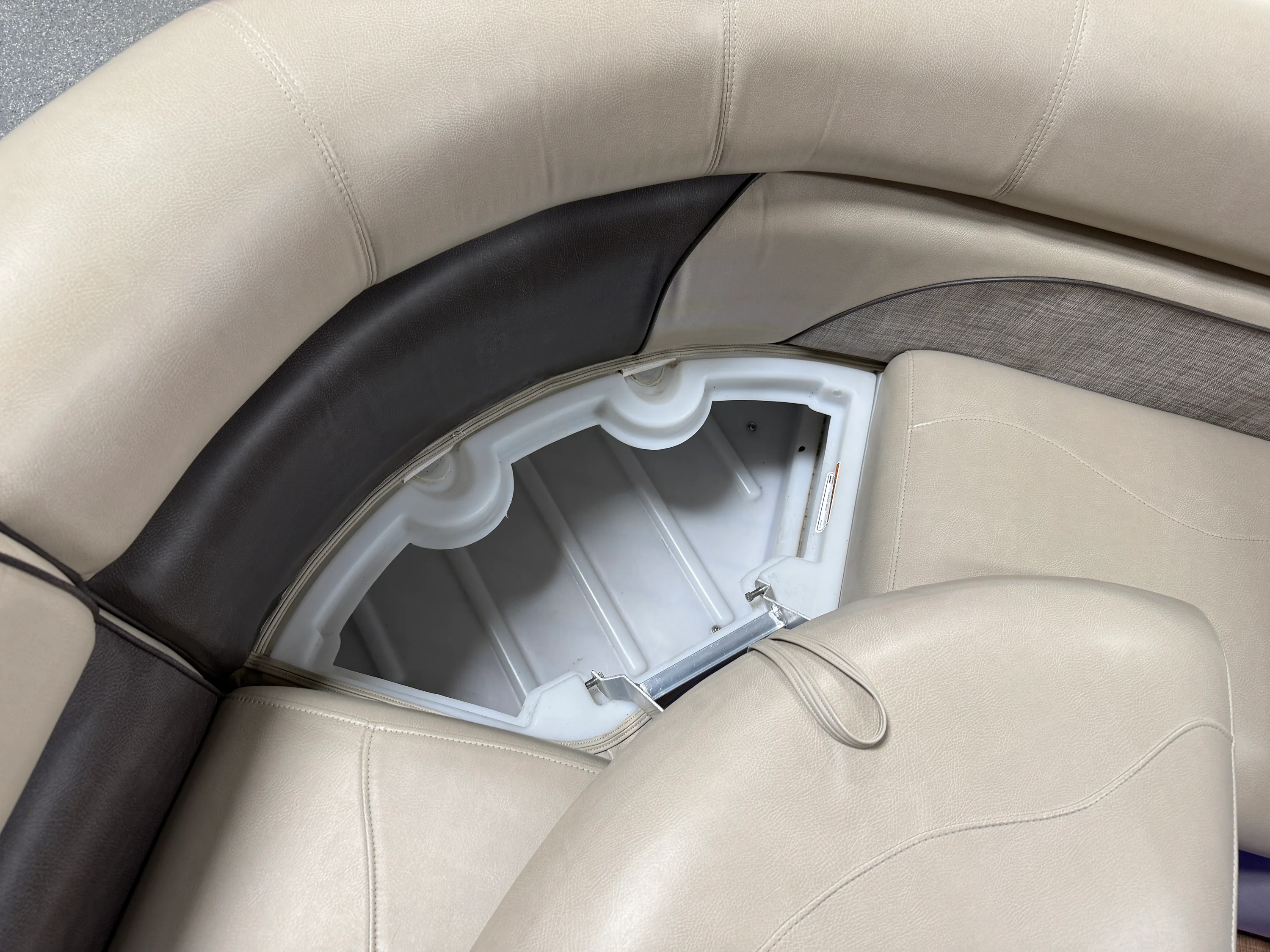 2018 Premier 230 SOLARIS Image Thumbnail #91