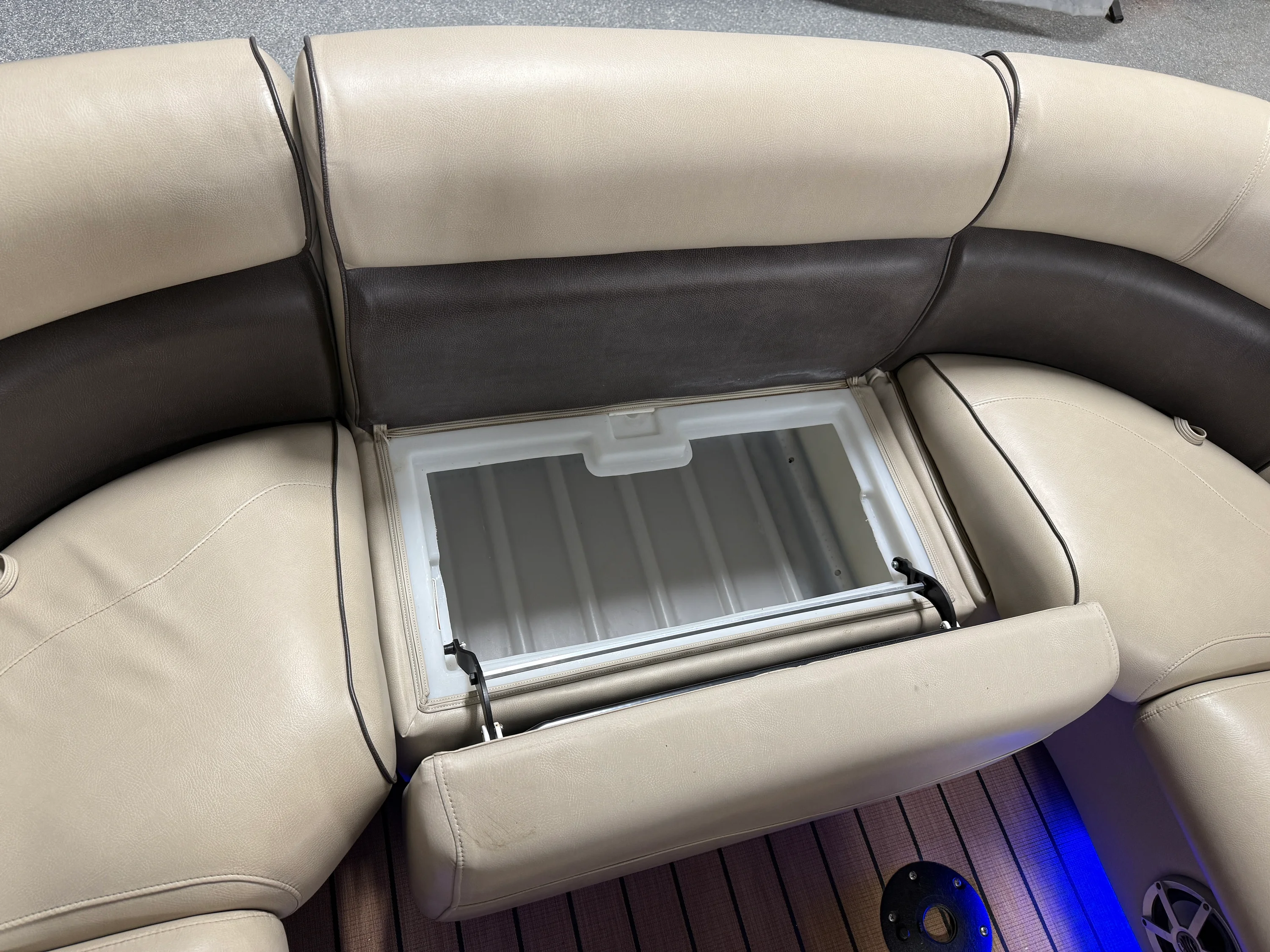 2018 Premier 230 SOLARIS Image Thumbnail #83