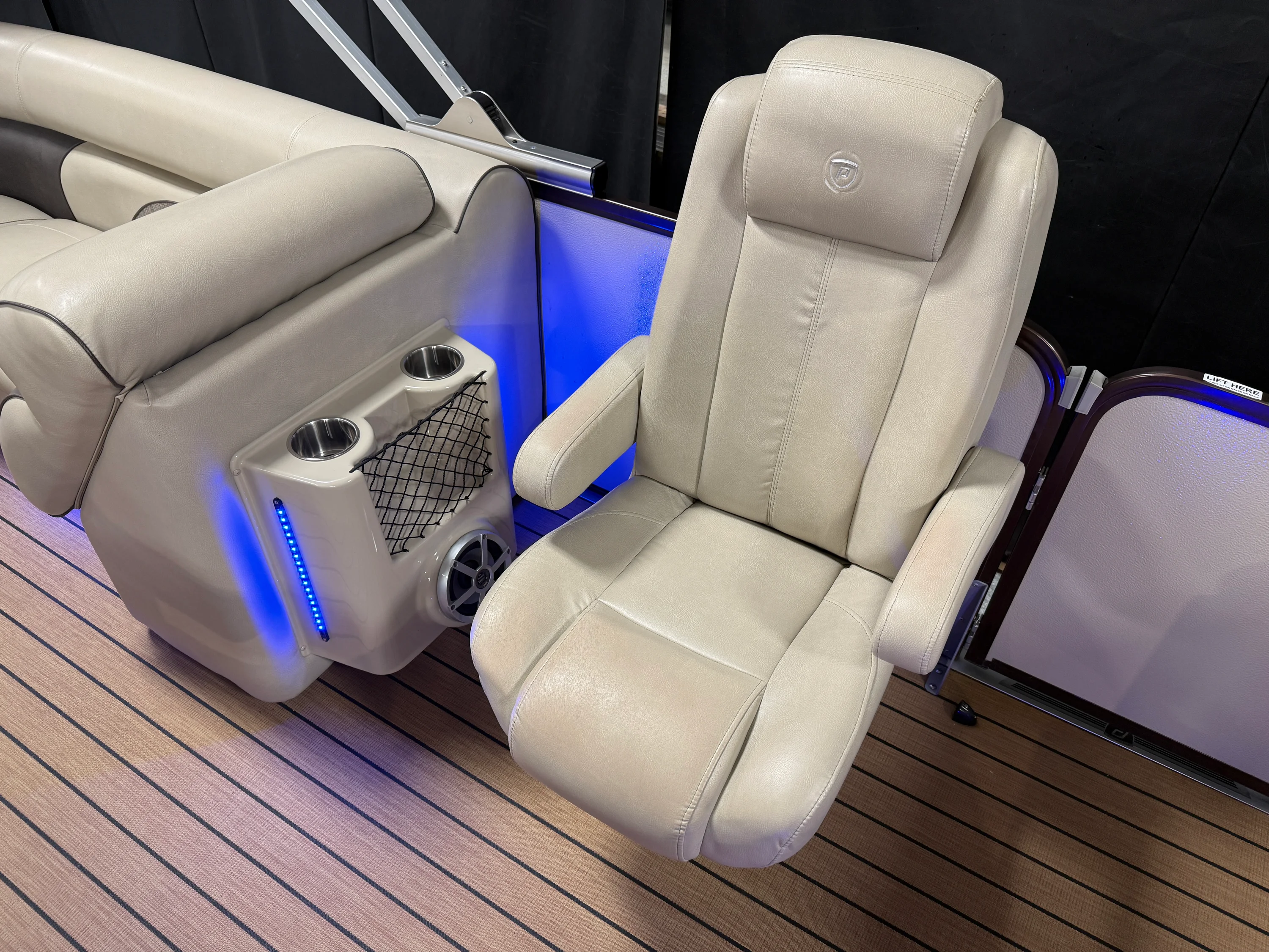 2018 Premier 230 SOLARIS Image Thumbnail #48