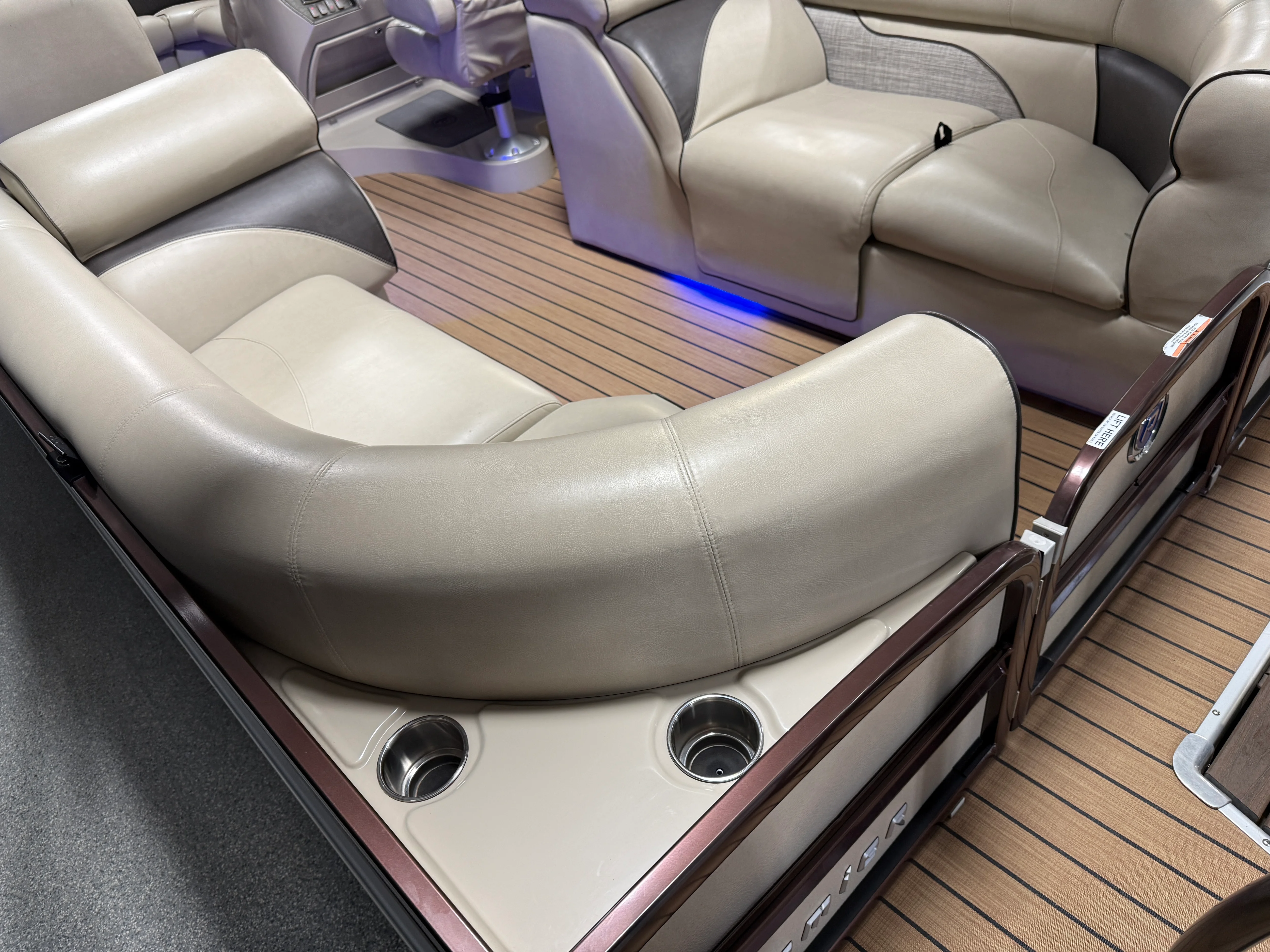 2018 Premier 230 SOLARIS Image Thumbnail #27