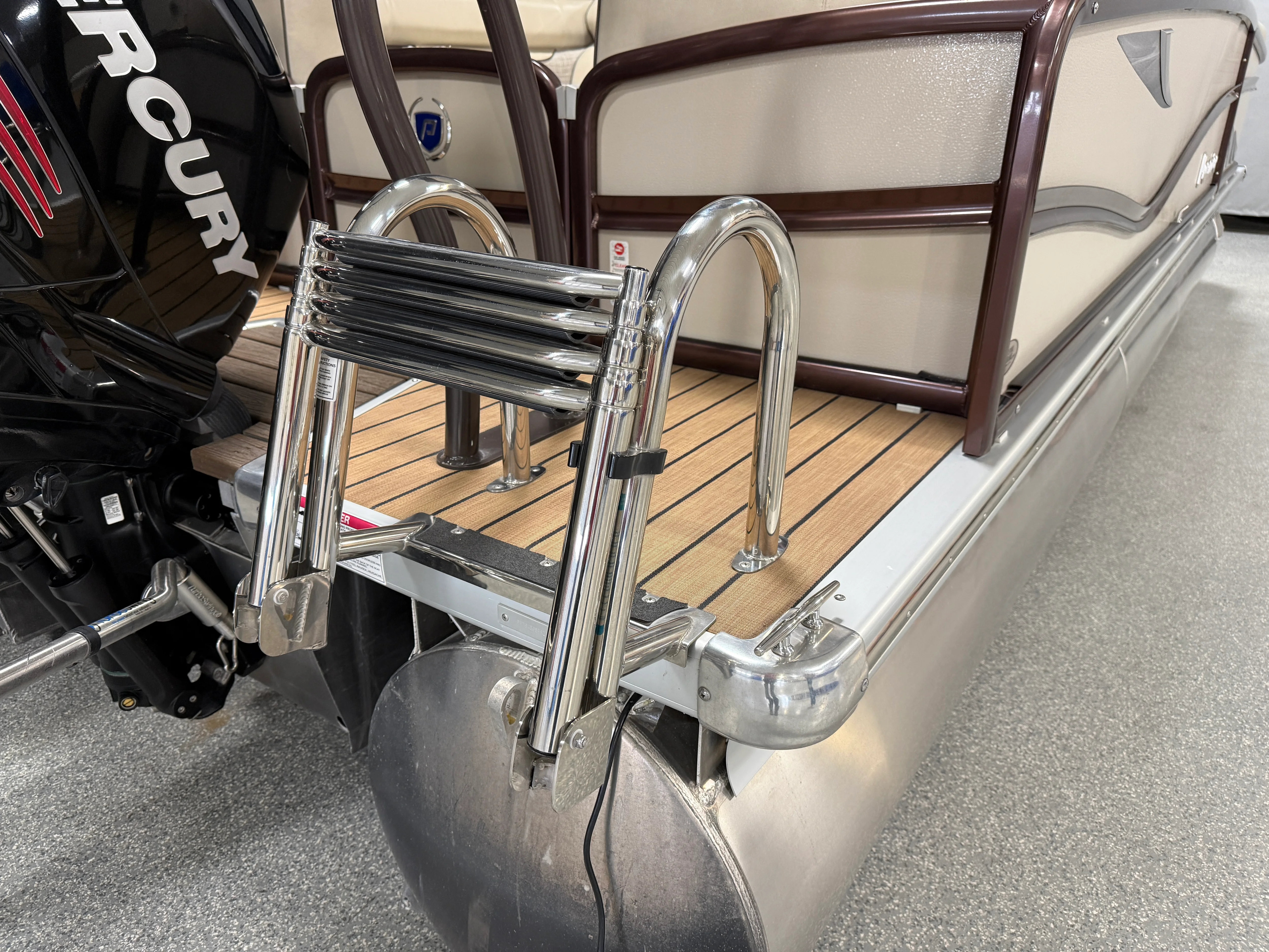 2018 Premier 230 SOLARIS Image Thumbnail #18