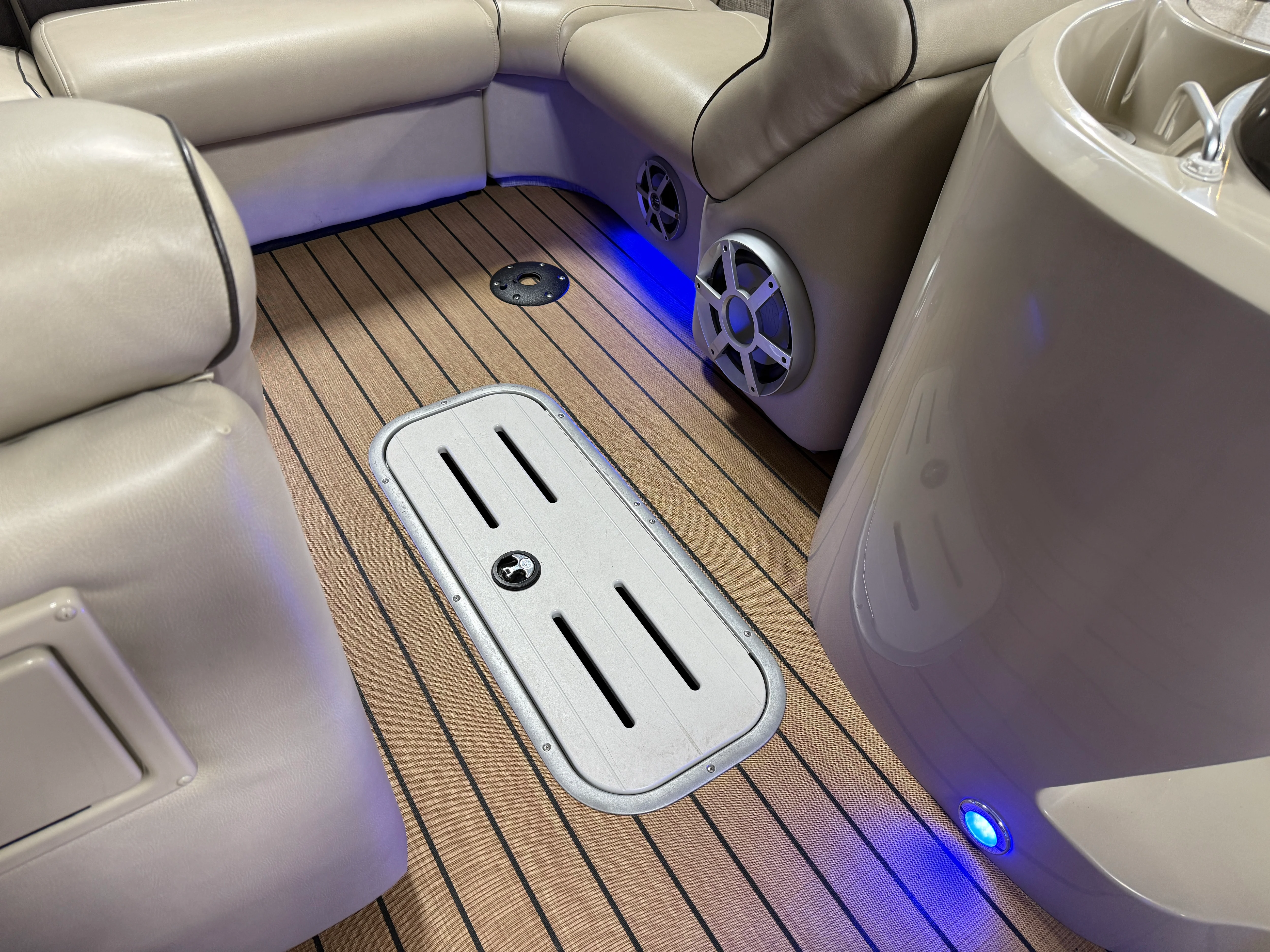 2018 Premier 230 SOLARIS Image Thumbnail #72