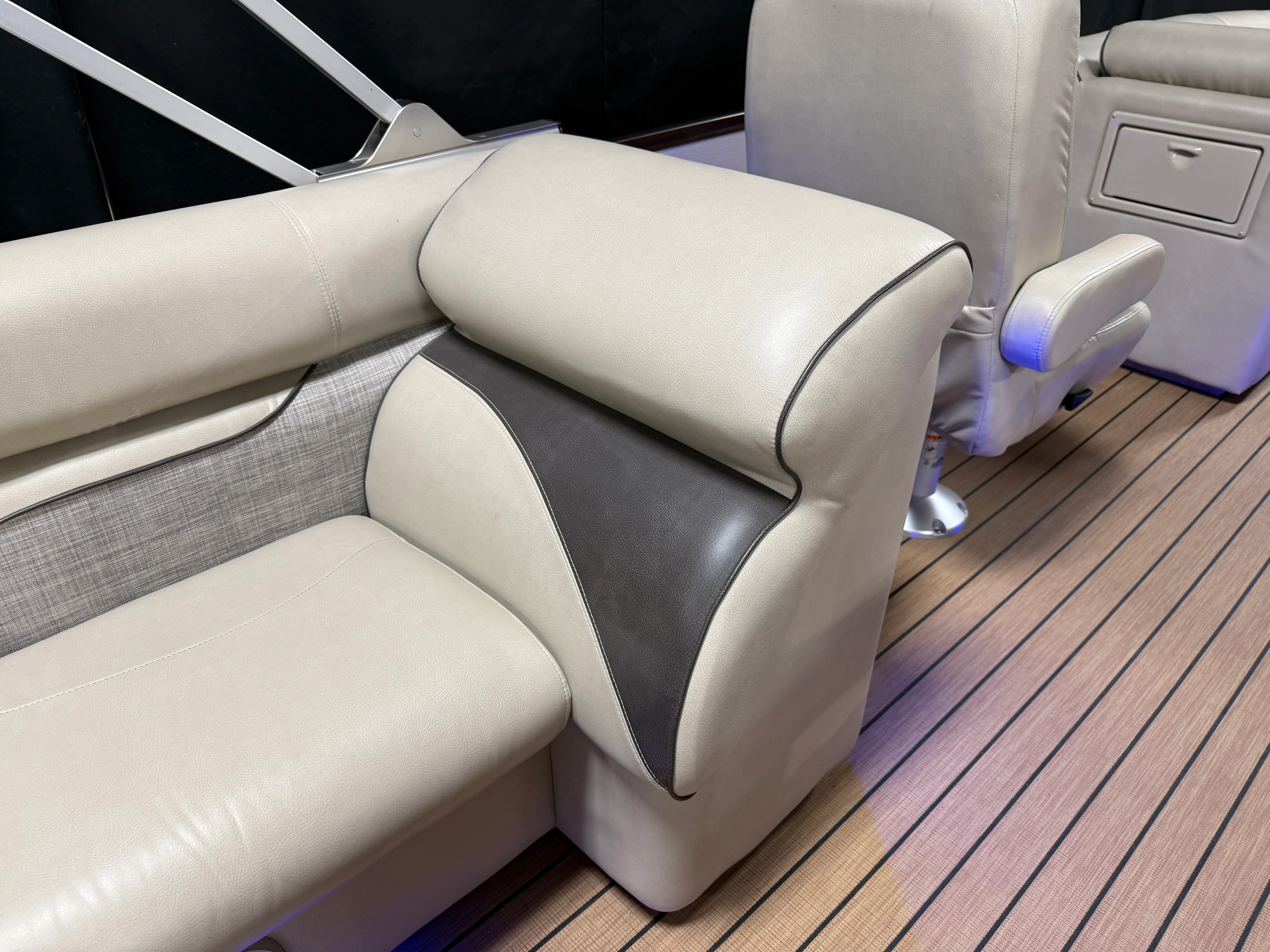 2018 Premier 230 SOLARIS Image Thumbnail #32