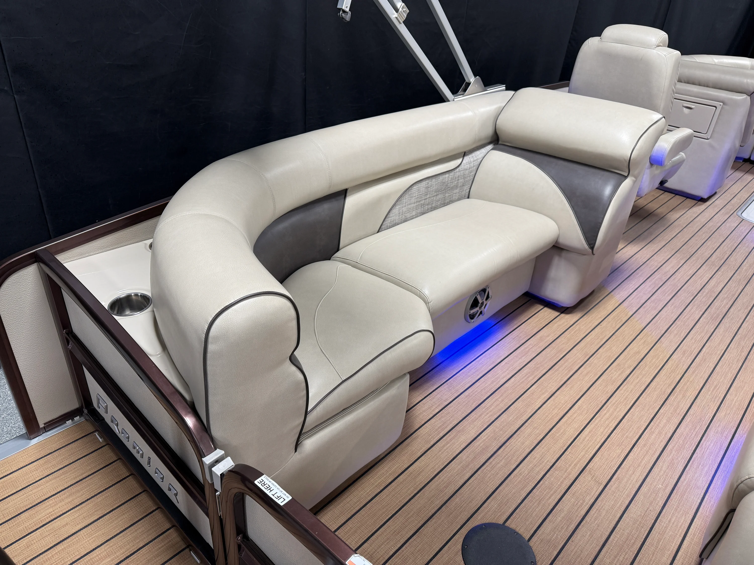 2018 Premier 230 SOLARIS Image Thumbnail #28