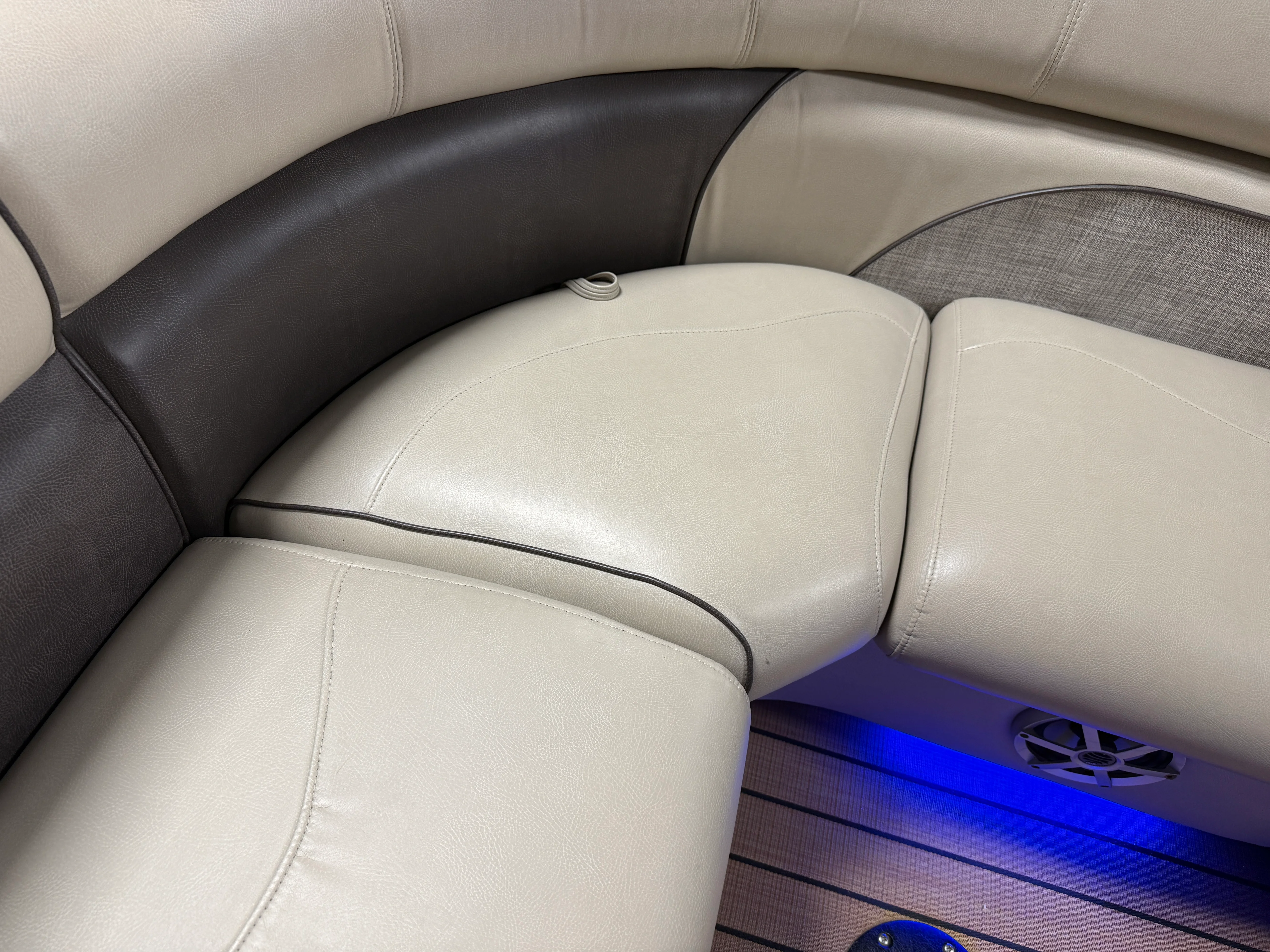 2018 Premier 230 SOLARIS Image Thumbnail #90