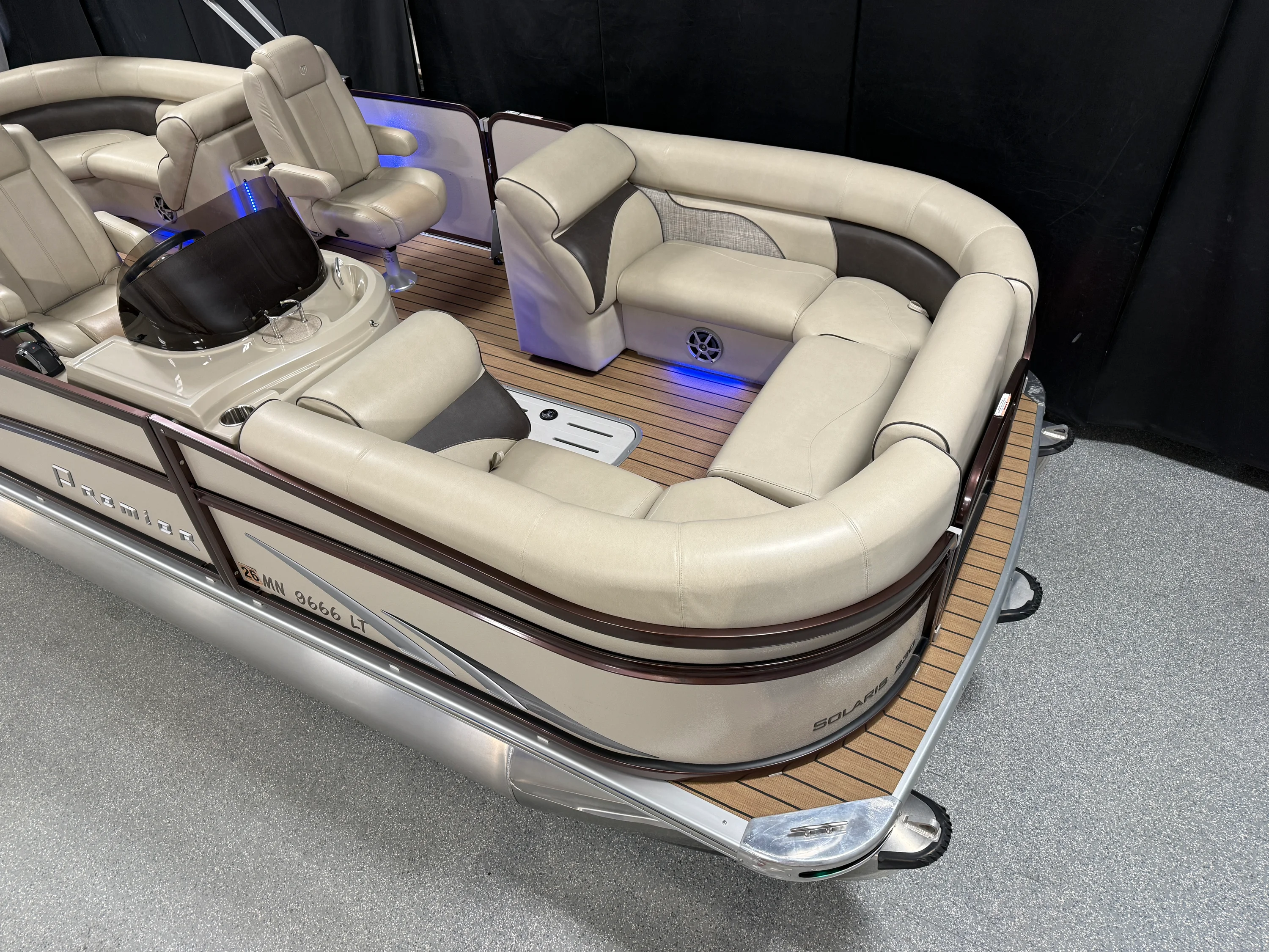 2018 Premier 230 SOLARIS Image Thumbnail #9