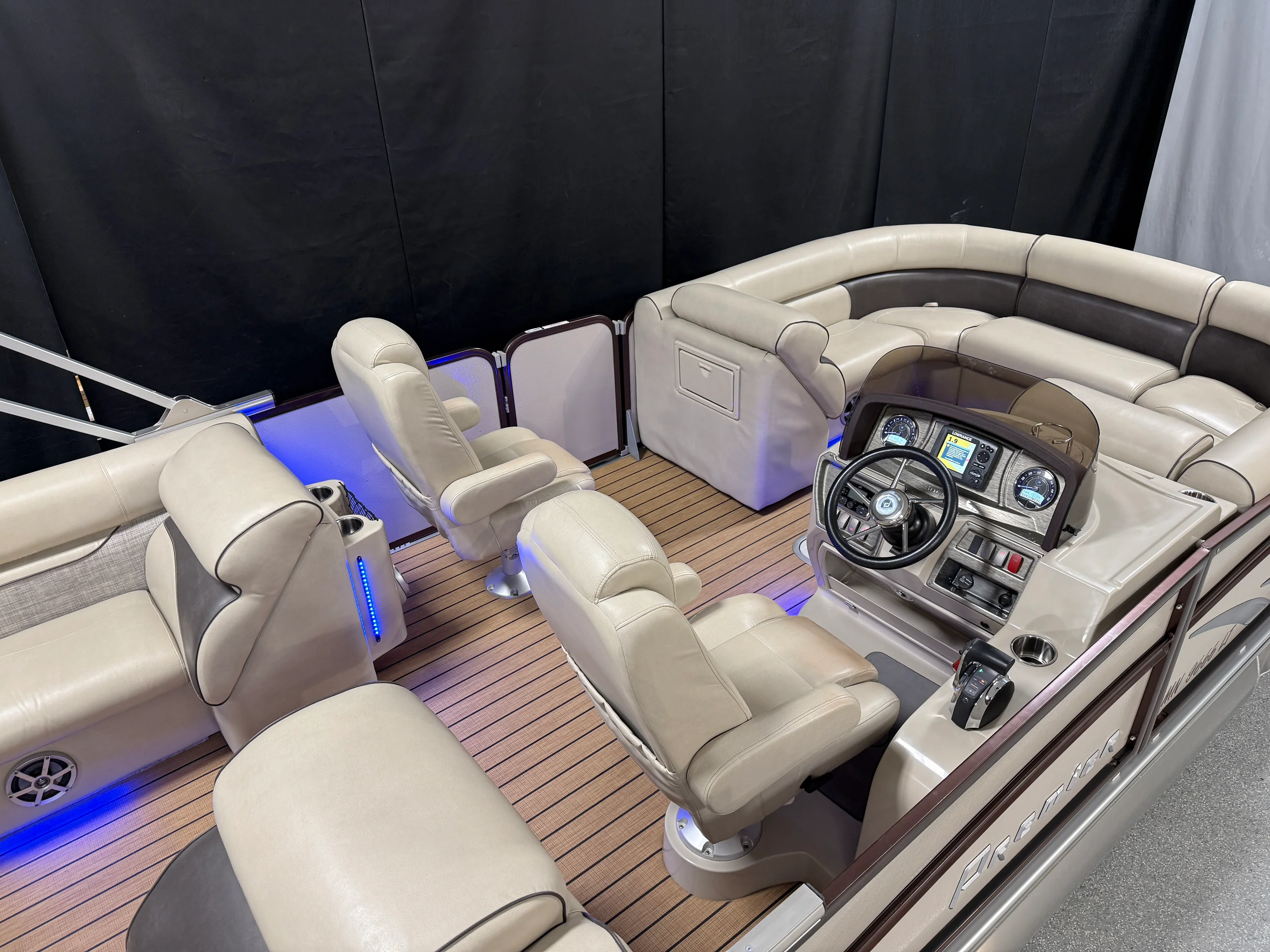 2018 Premier 230 SOLARIS Image Thumbnail #7