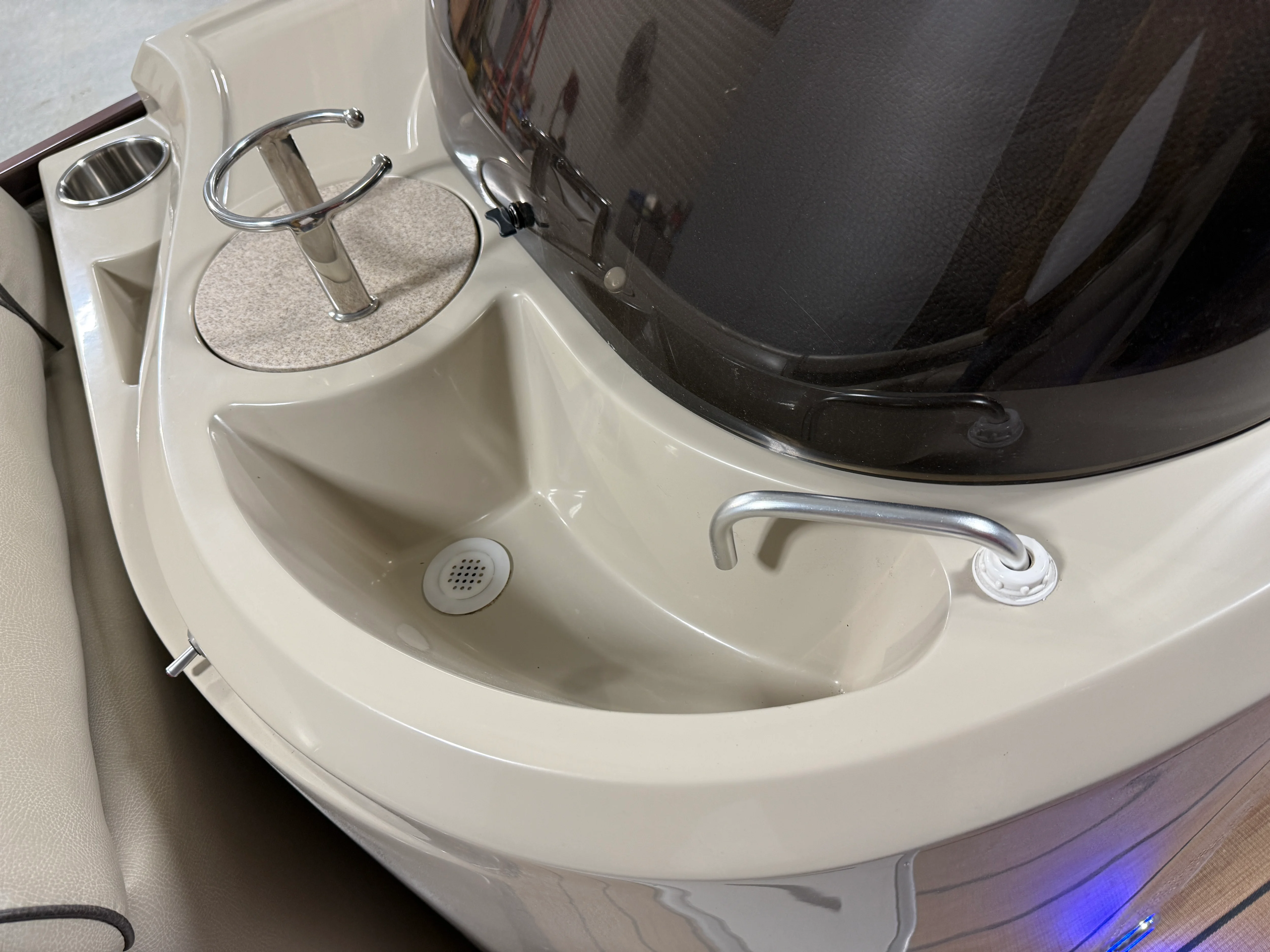 2018 Premier 230 SOLARIS Image Thumbnail #55