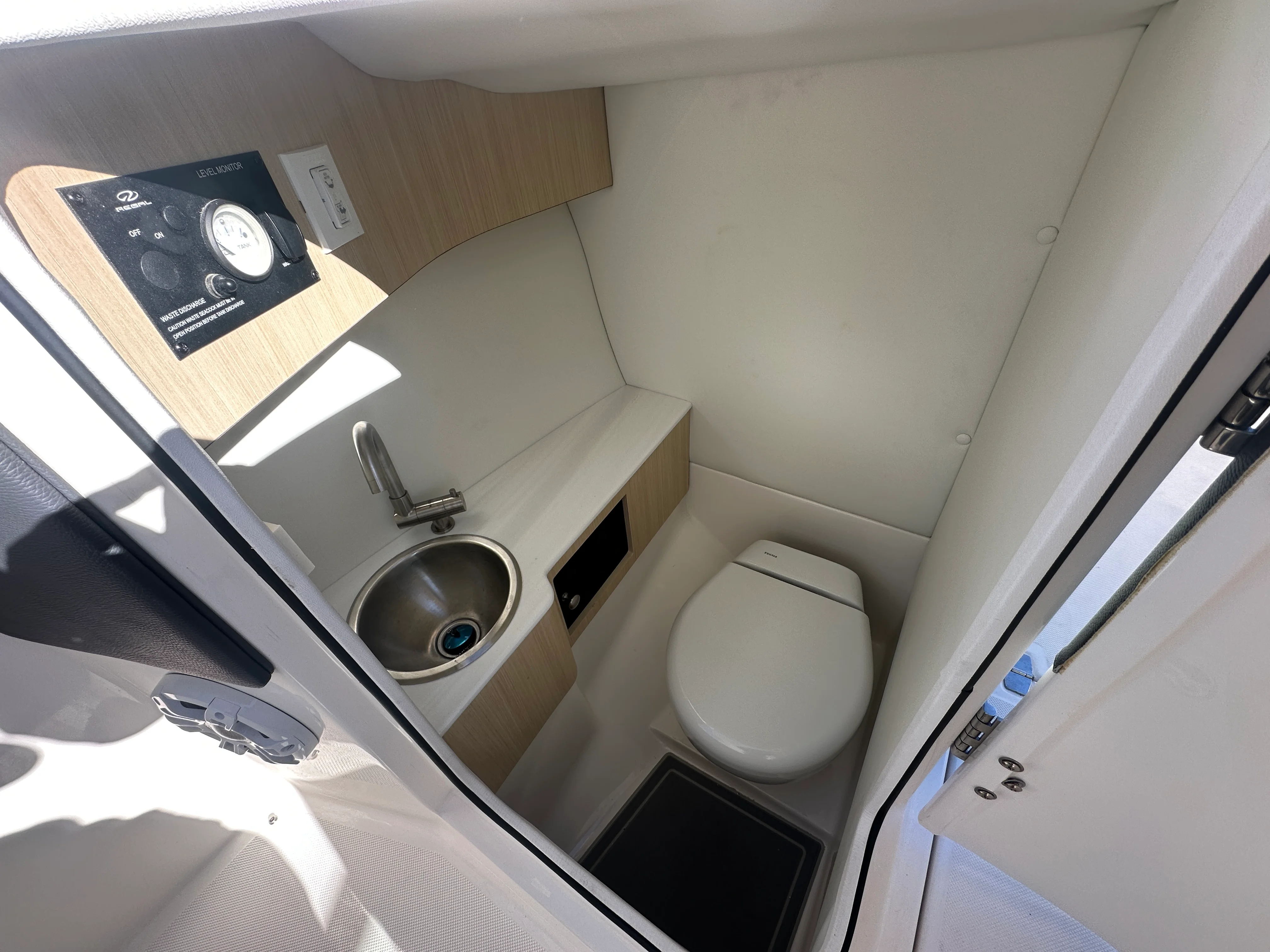 2024 Regal LX6 Image Thumbnail #5