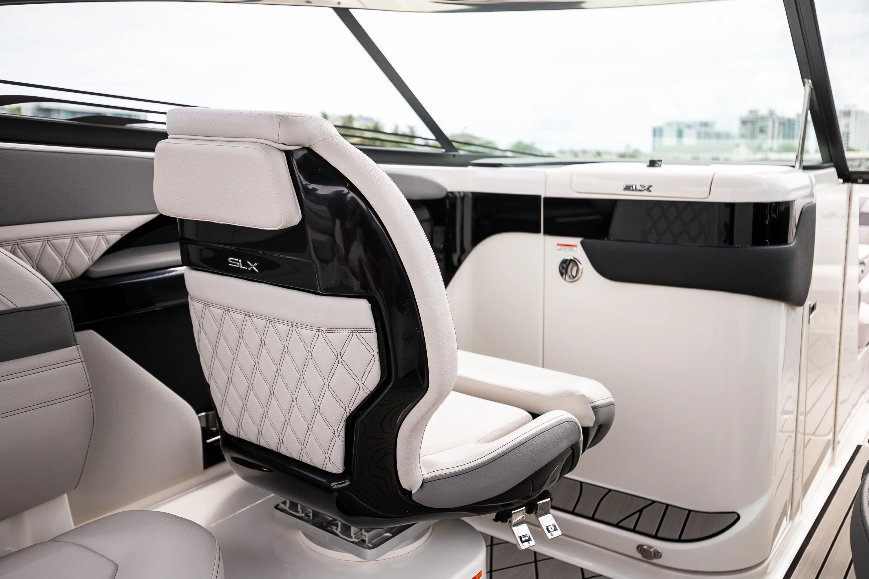2026 Sea Ray SLX 280 Outboard Image Thumbnail #39