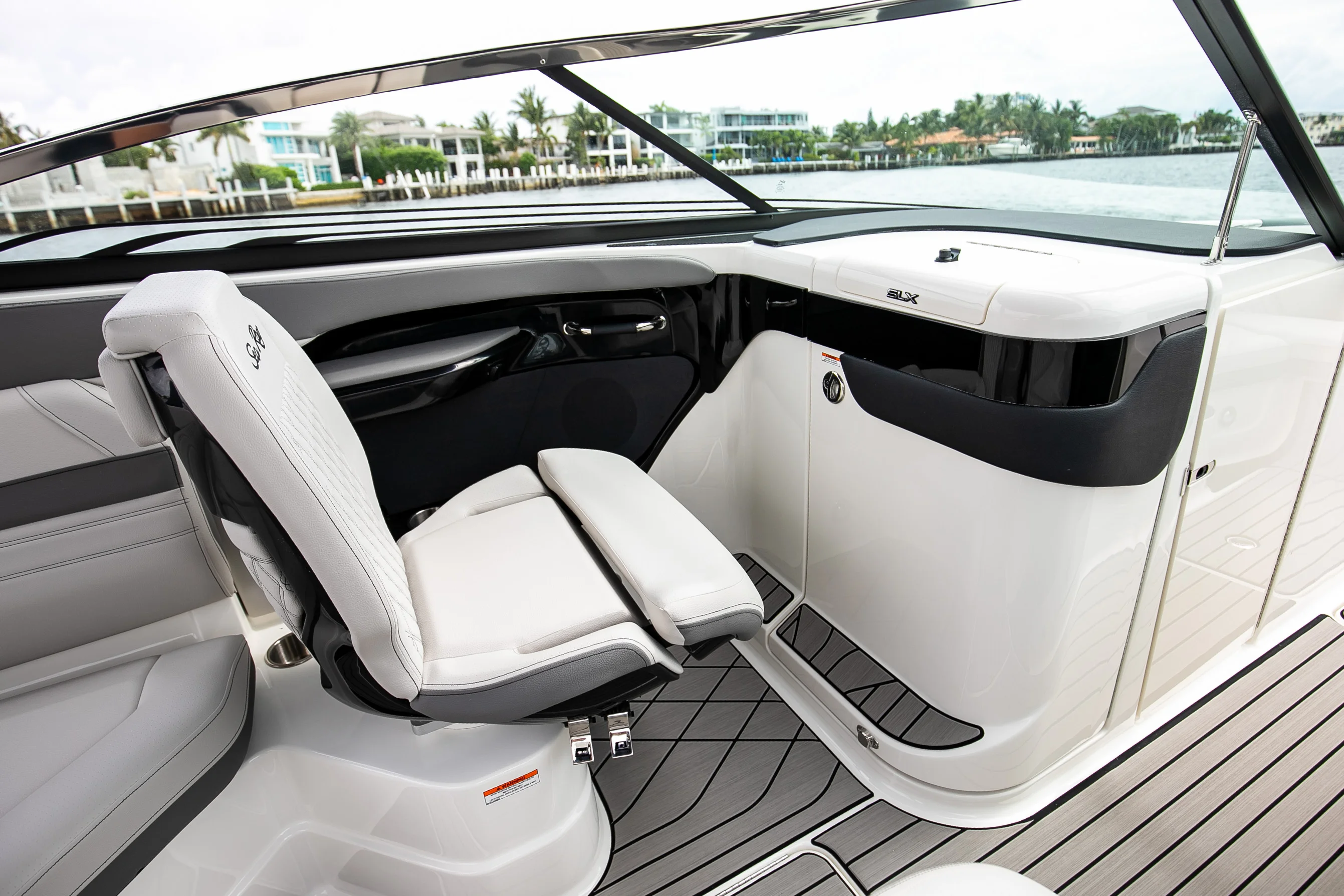 2026 Sea Ray SLX 280 Outboard Image Thumbnail #40
