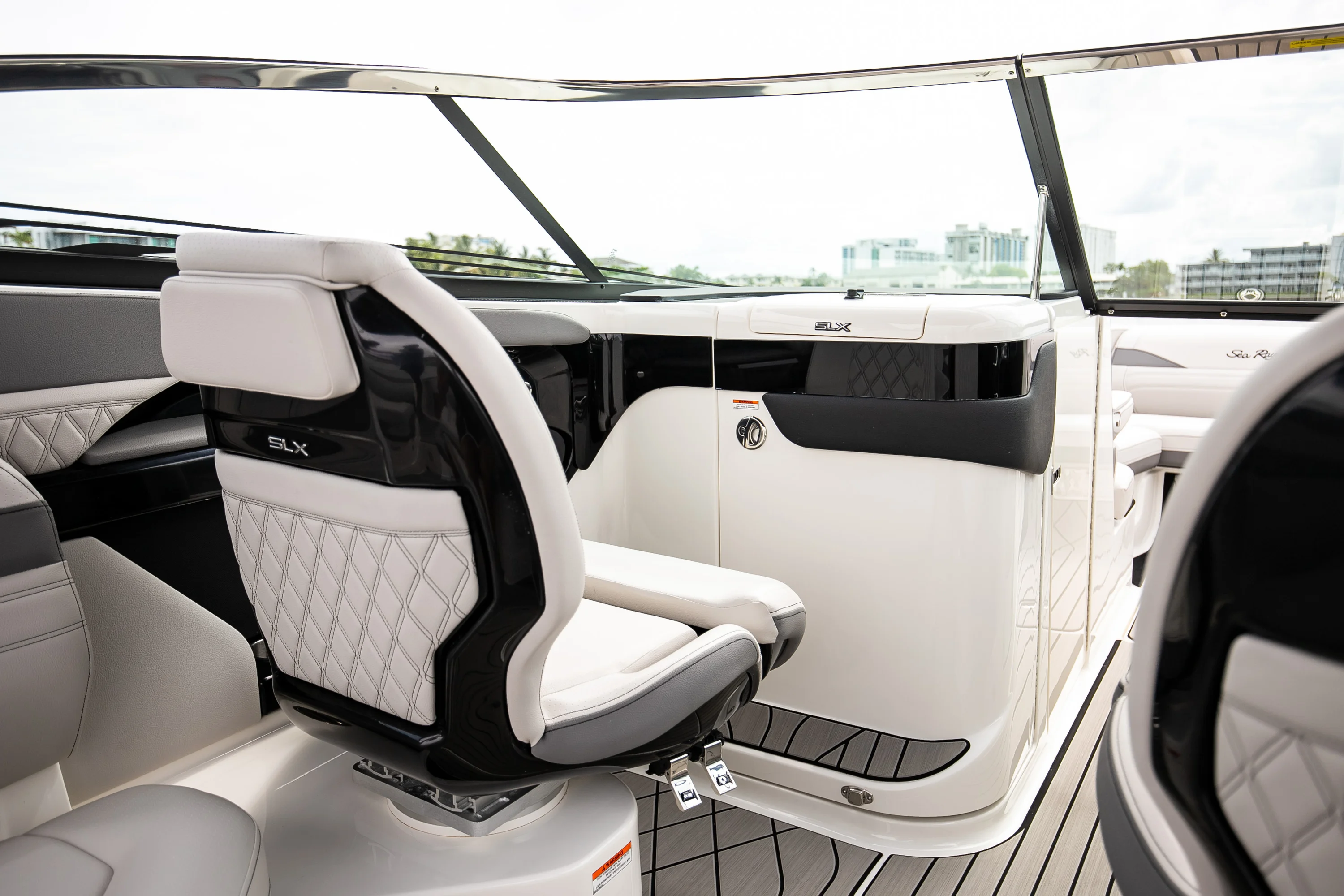 2026 Sea Ray SLX 280 Outboard Image Thumbnail #38