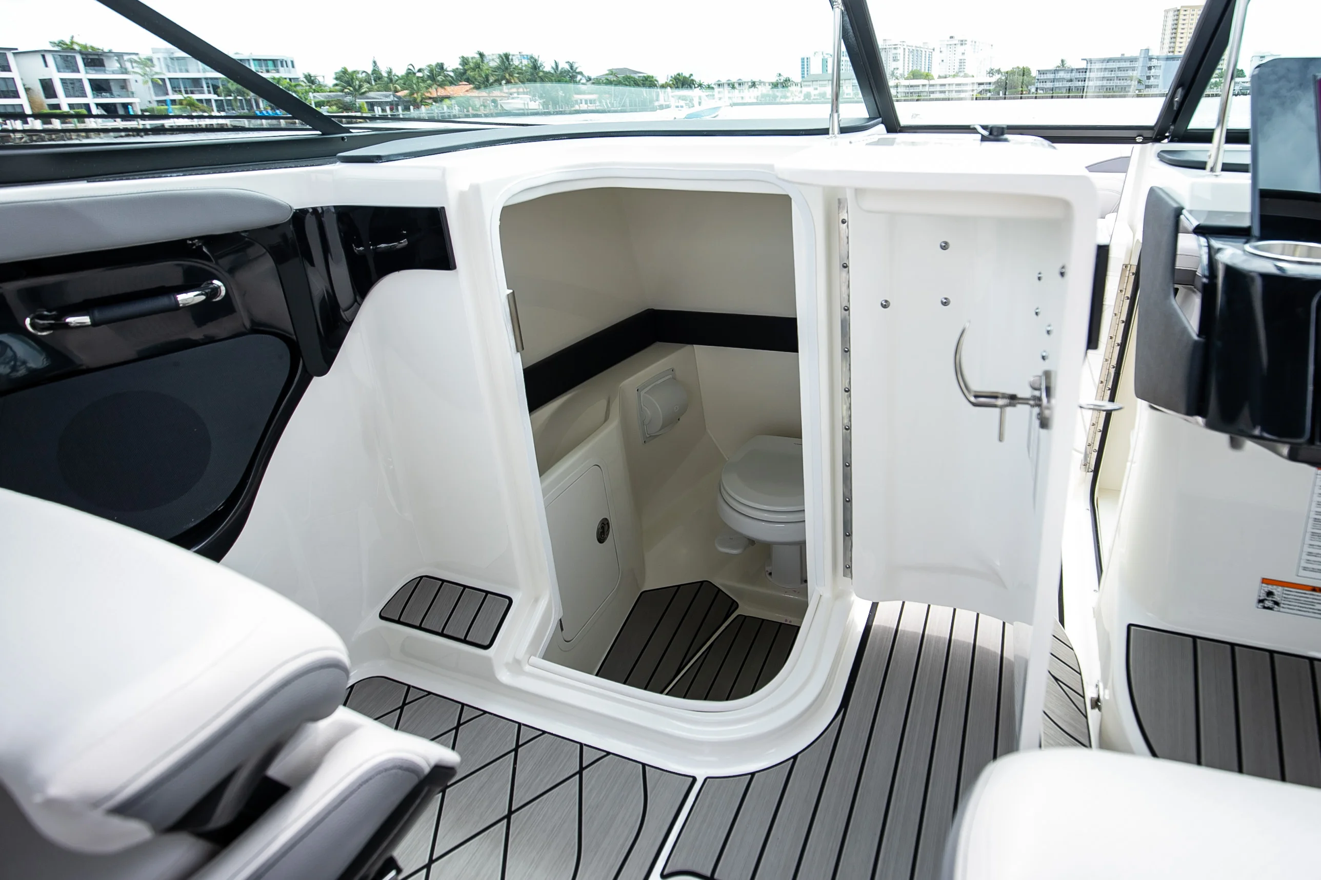 2026 Sea Ray SLX 280 Outboard Image Thumbnail #44