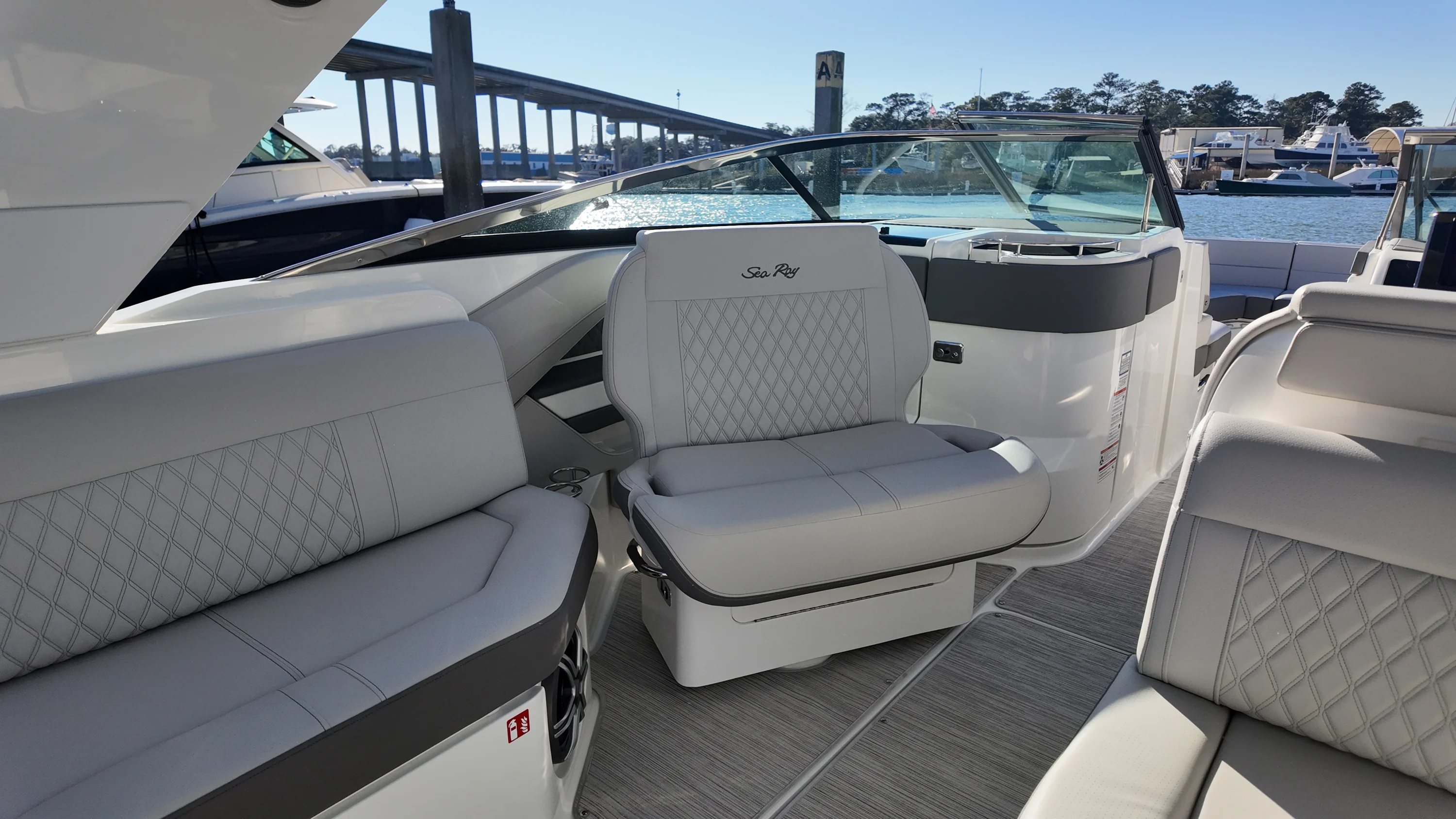 2026 Sea Ray SLX 310 Outboard Image Thumbnail #17