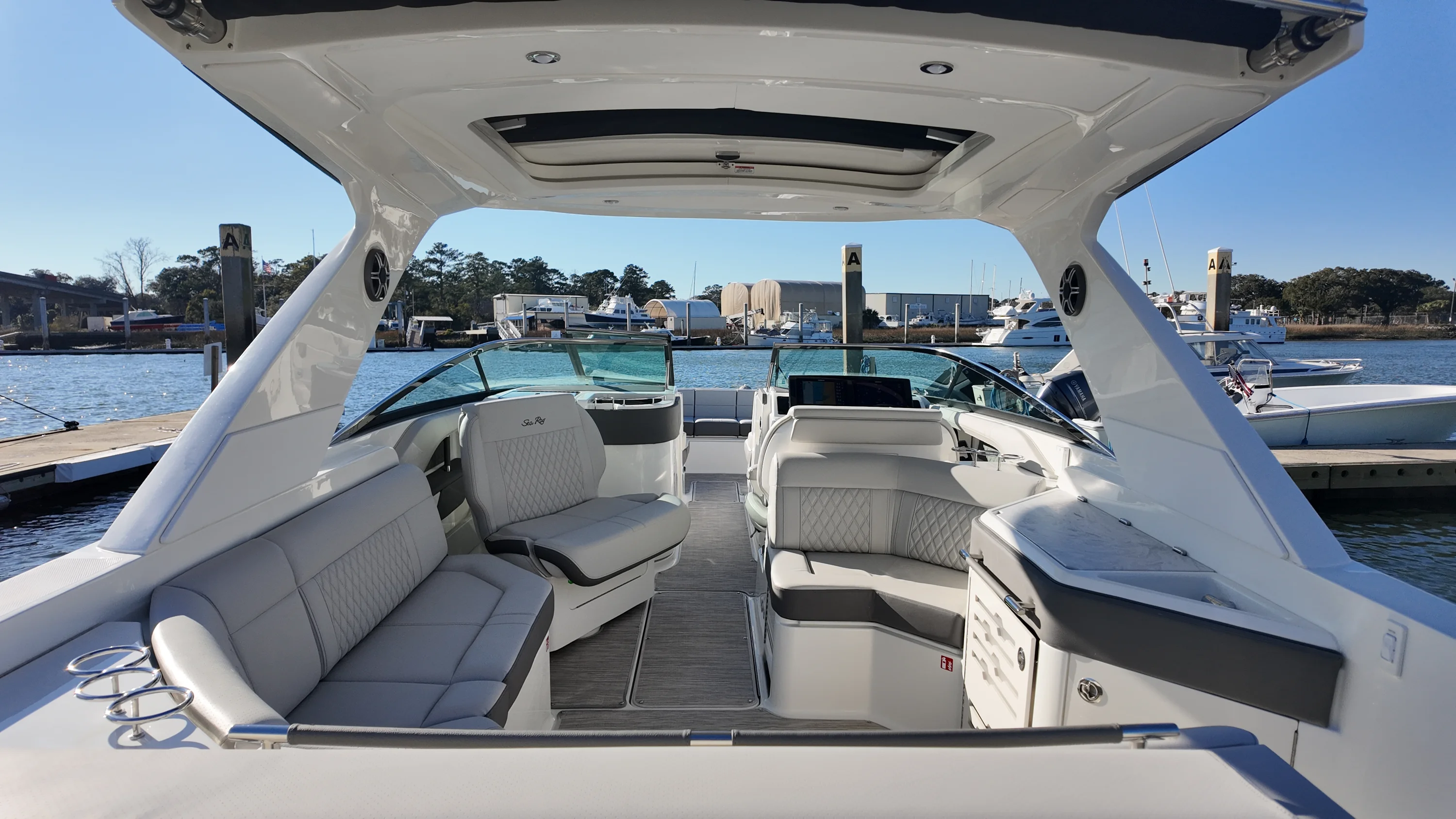 2026 Sea Ray SLX 310 Outboard Image Thumbnail #8