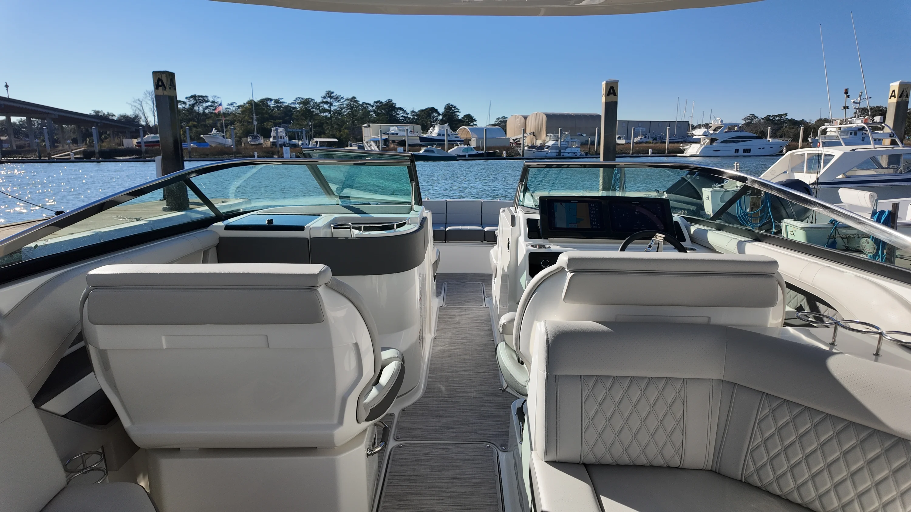 2026 Sea Ray SLX 310 Outboard Image Thumbnail #16