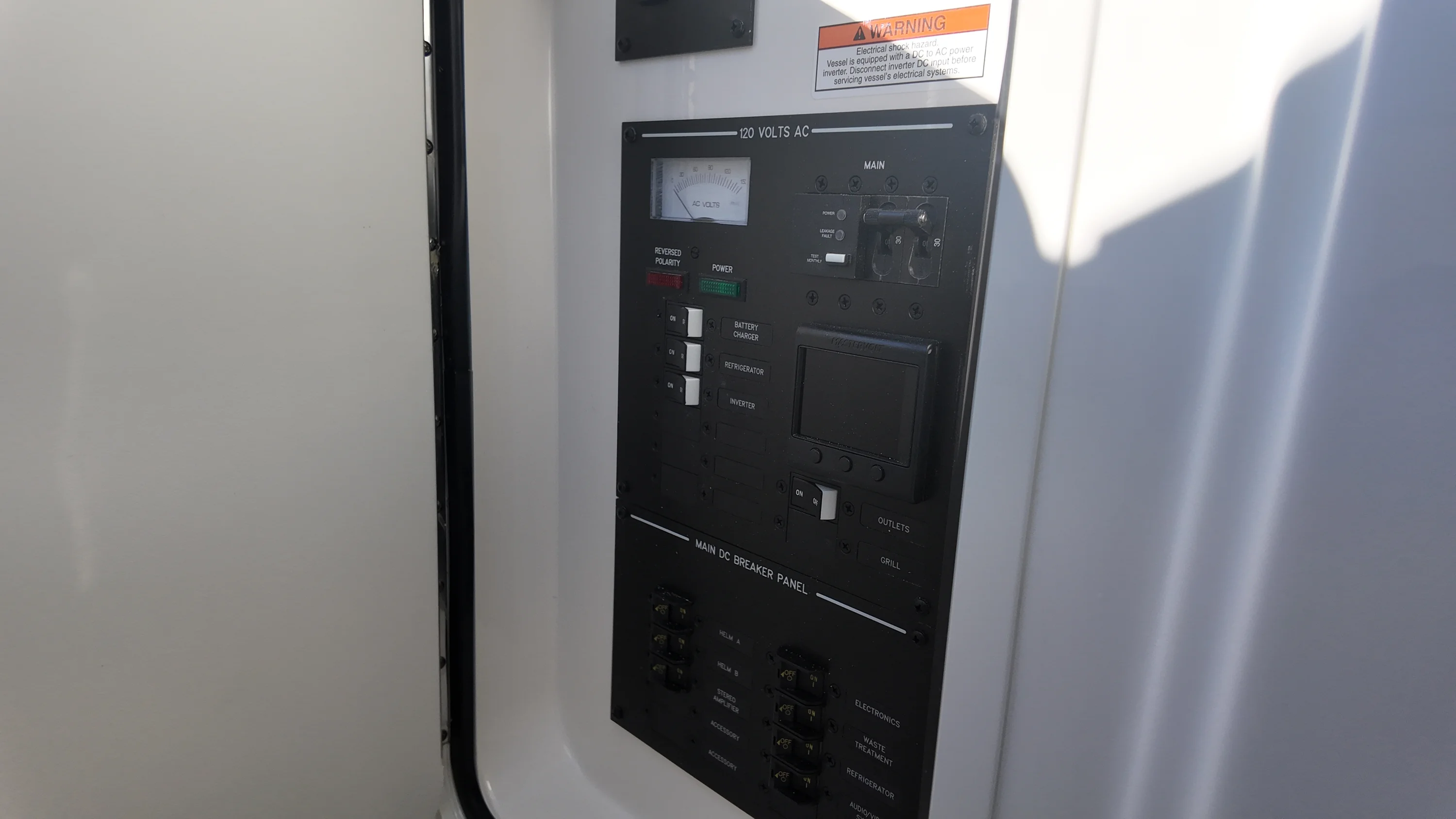 2026 Sea Ray SLX 310 Outboard Image Thumbnail #24