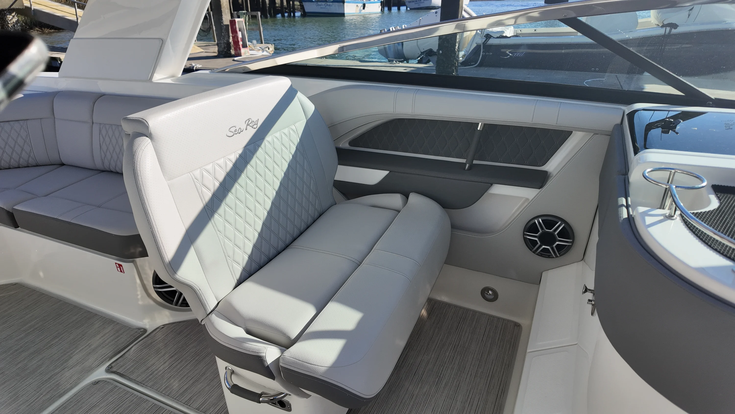 2026 Sea Ray SLX 310 Outboard Image Thumbnail #19