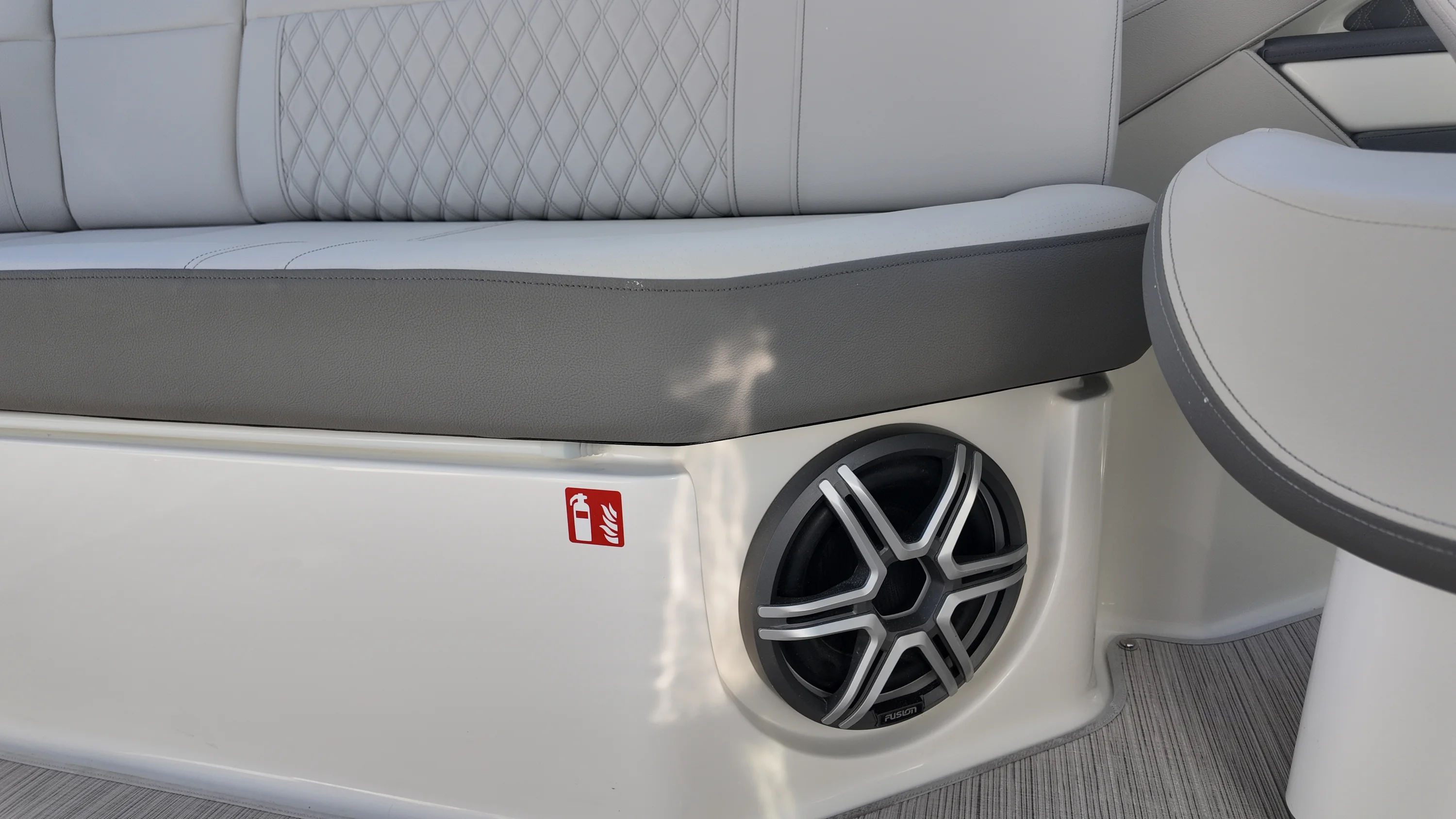 2026 Sea Ray SLX 310 Outboard Image Thumbnail #18