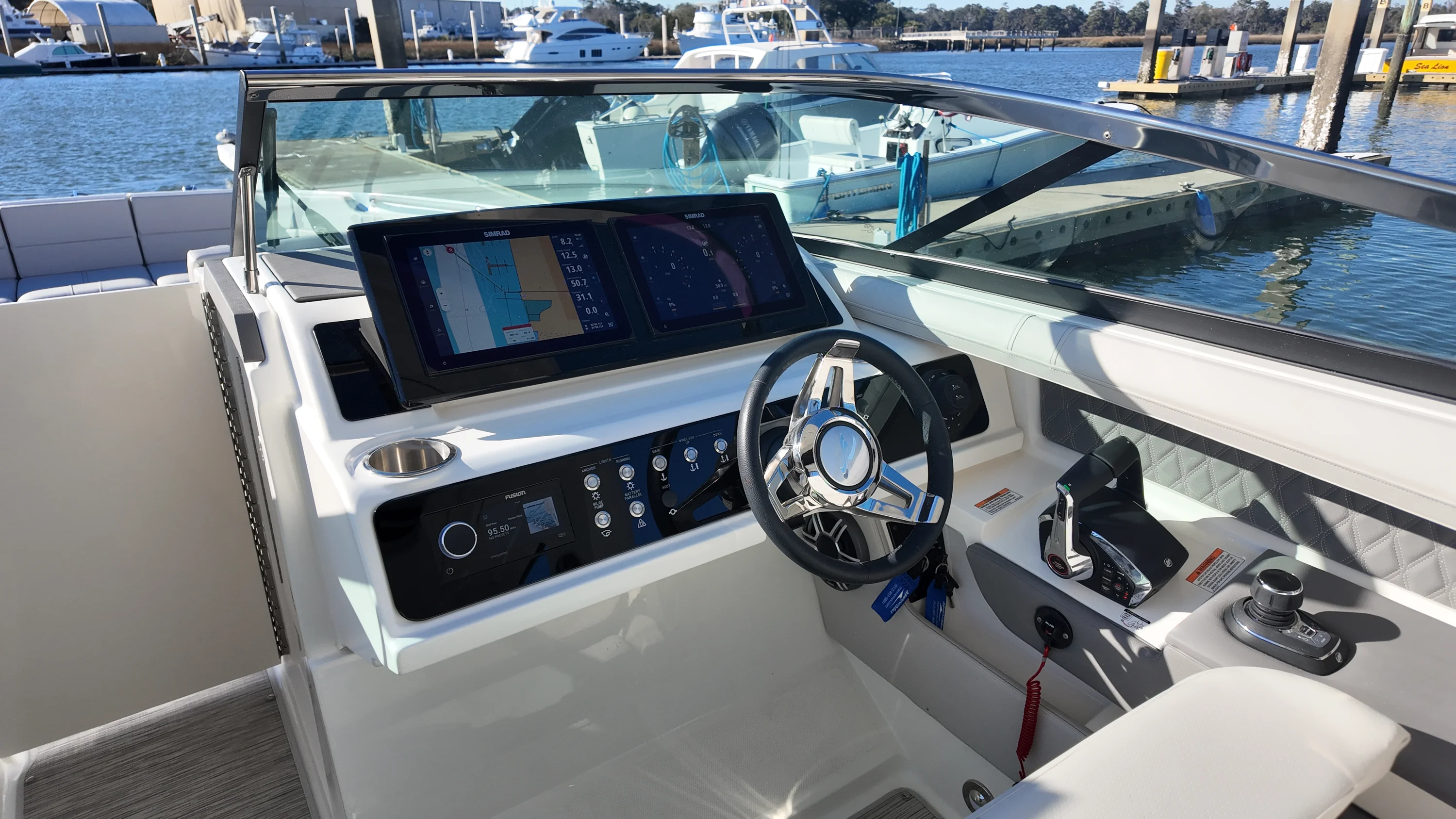 2026 Sea Ray SLX 310 Outboard Image Thumbnail #21