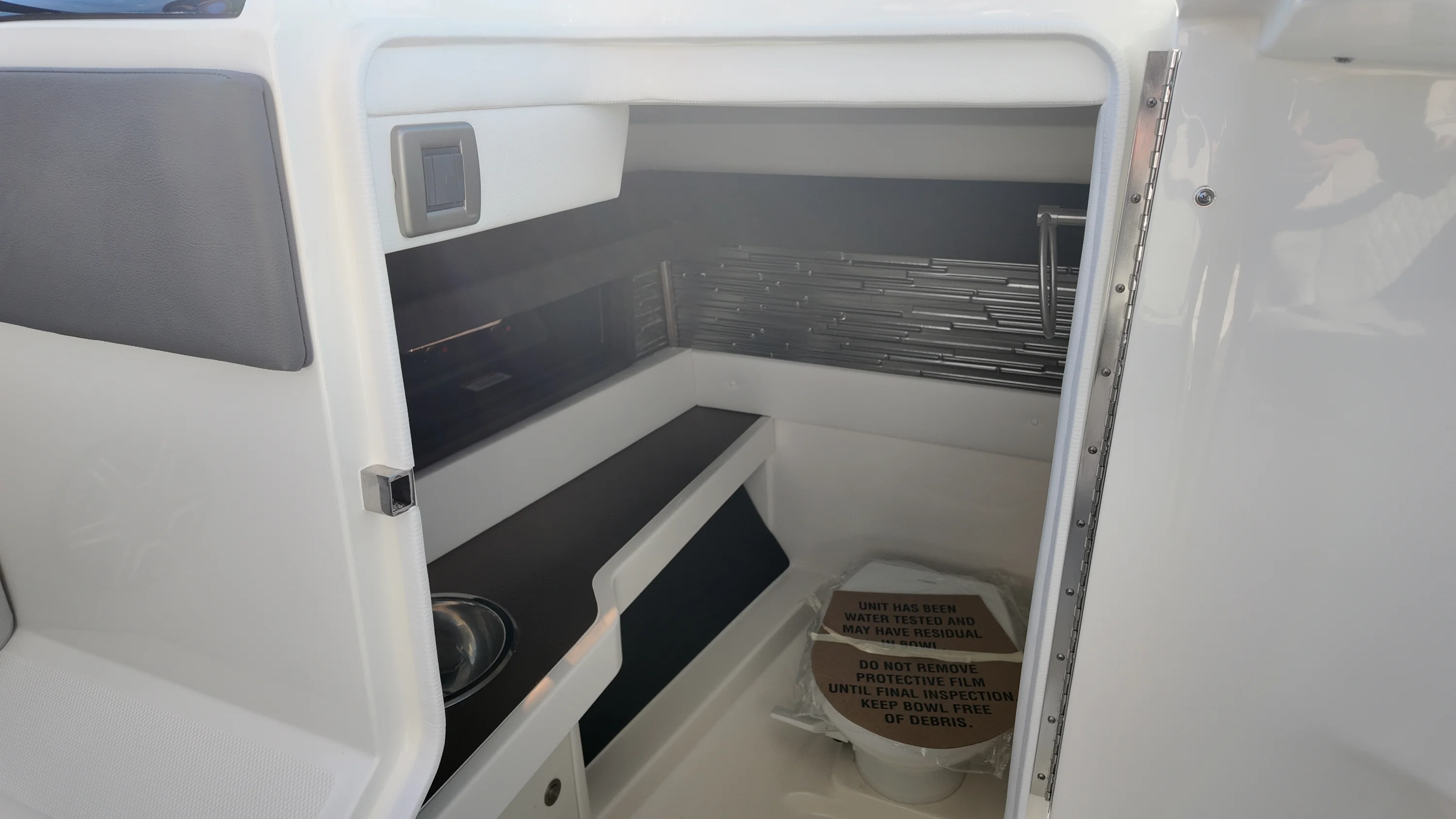 2026 Sea Ray SLX 310 Outboard Image Thumbnail #20