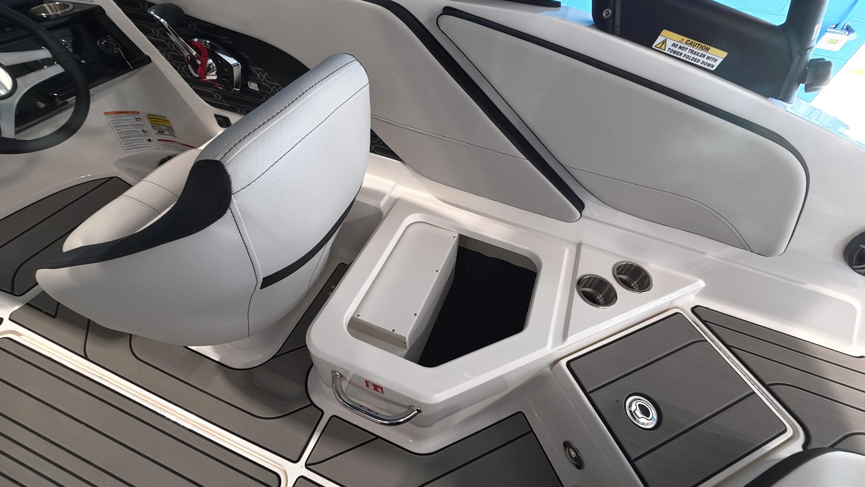 2026 Sea Ray SPX 210 Outboard Image Thumbnail #25