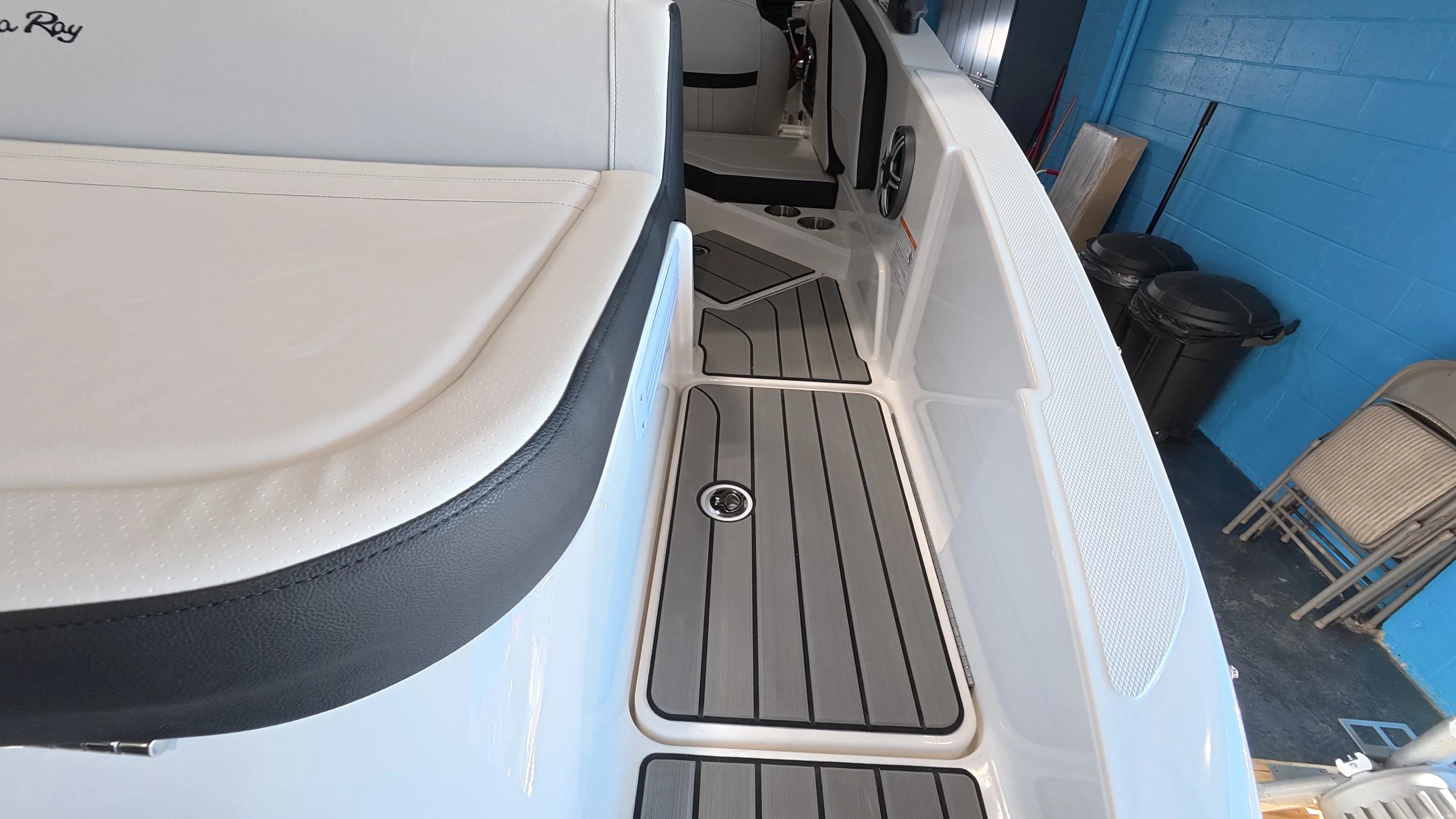 2026 Sea Ray SPX 210 Outboard Image Thumbnail #20