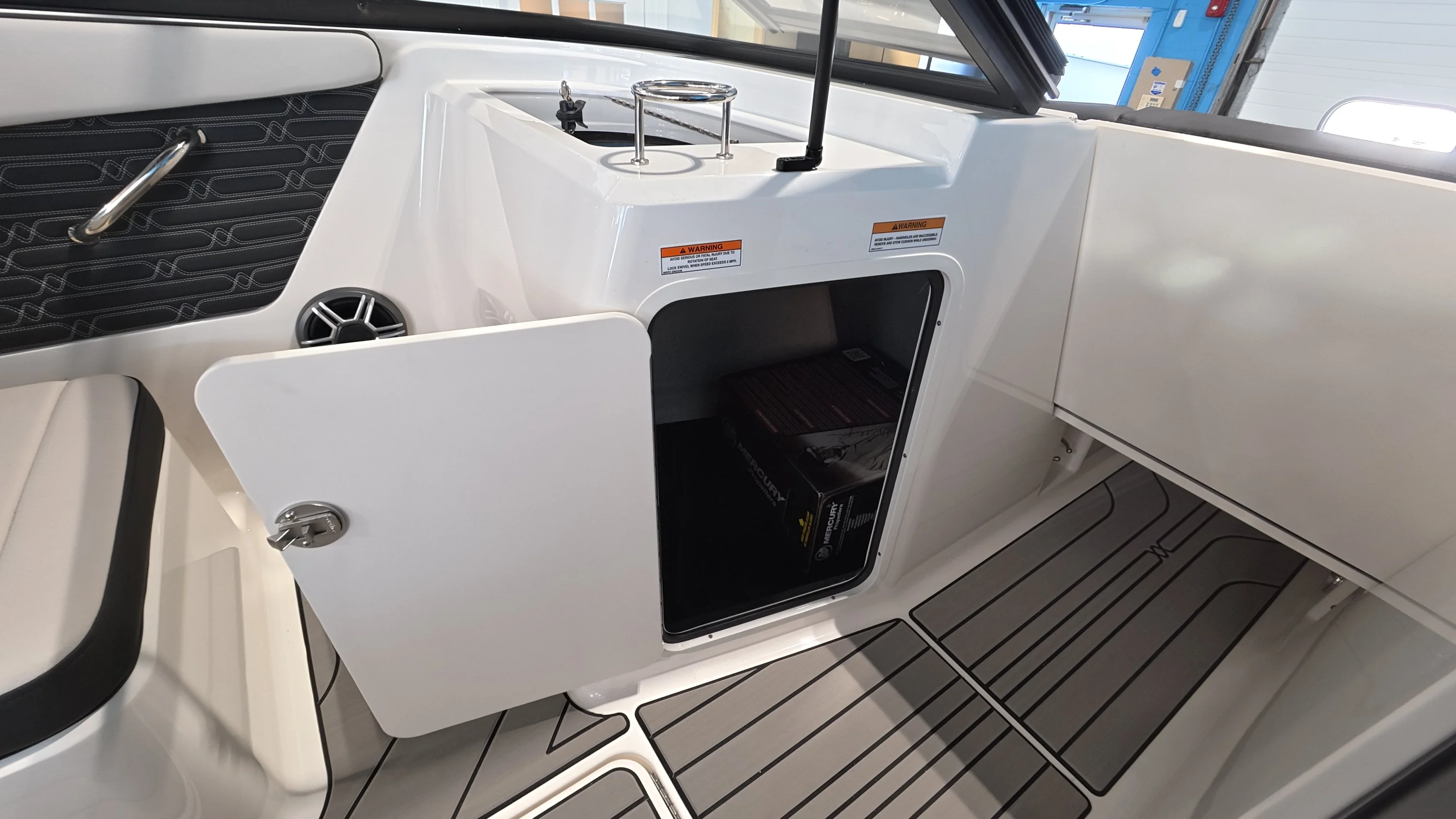 2026 Sea Ray SPX 210 Outboard Image Thumbnail #52