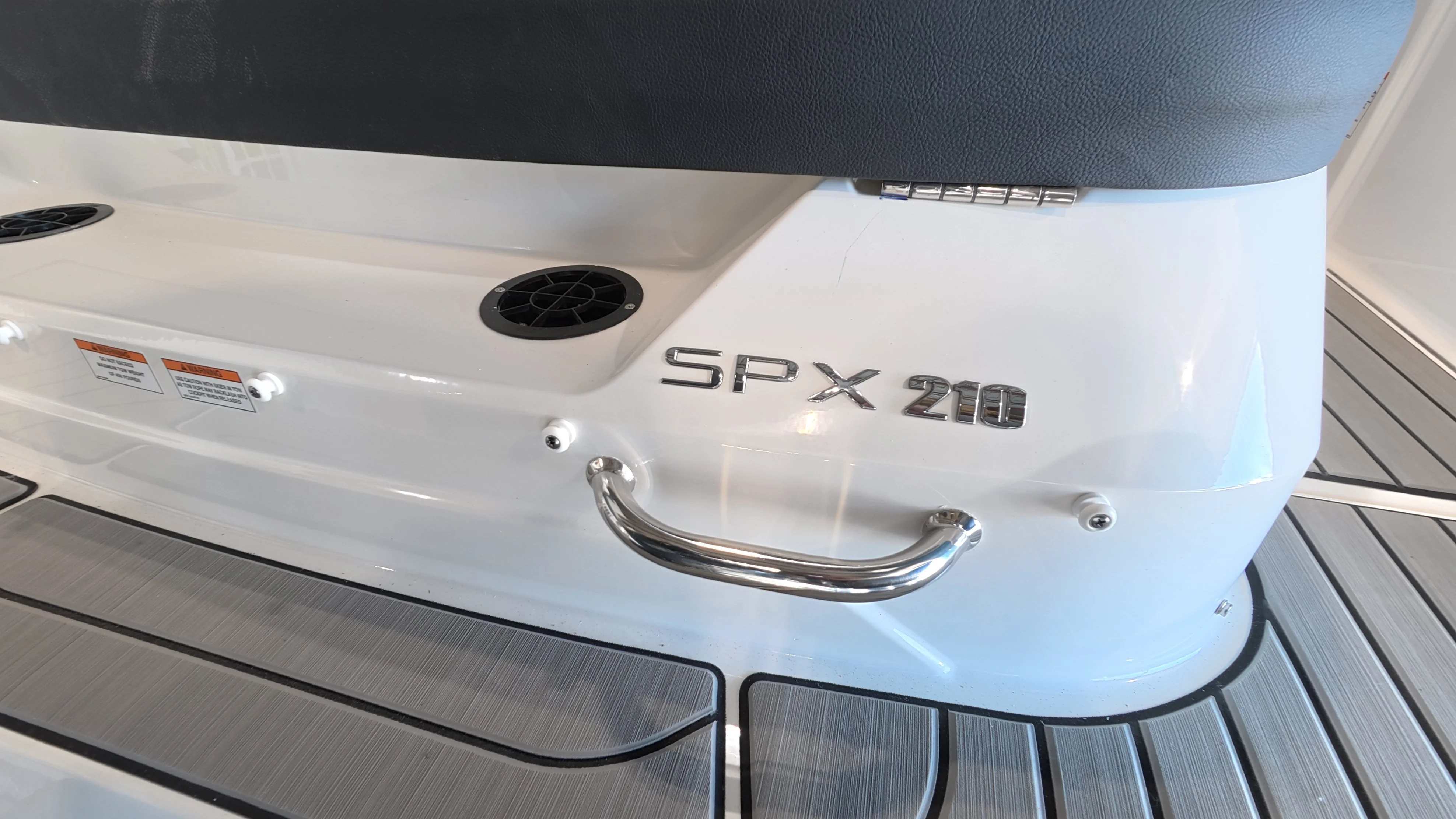 2026 Sea Ray SPX 210 Outboard Image Thumbnail #19