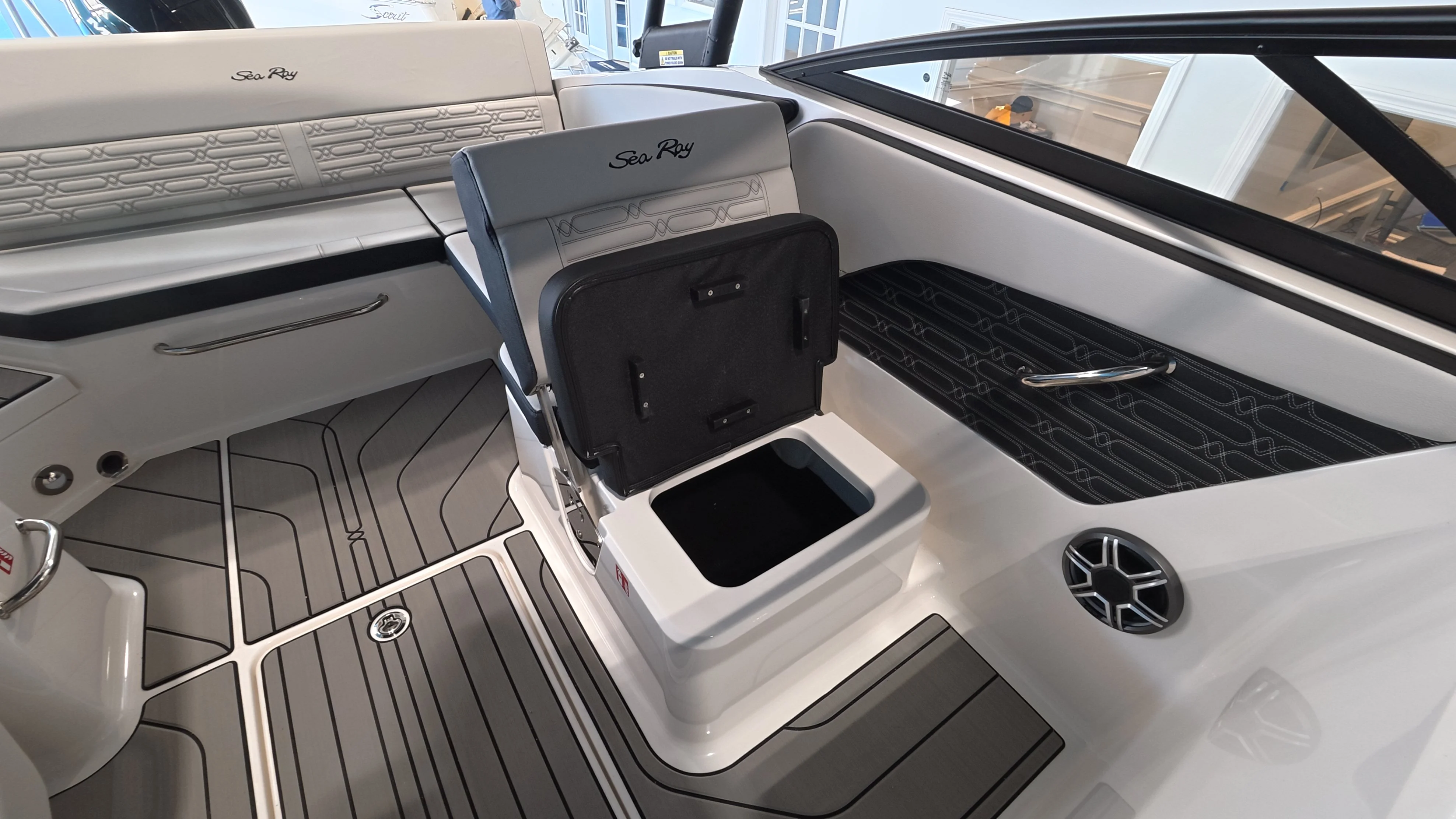 2026 Sea Ray SPX 210 Outboard Image Thumbnail #48