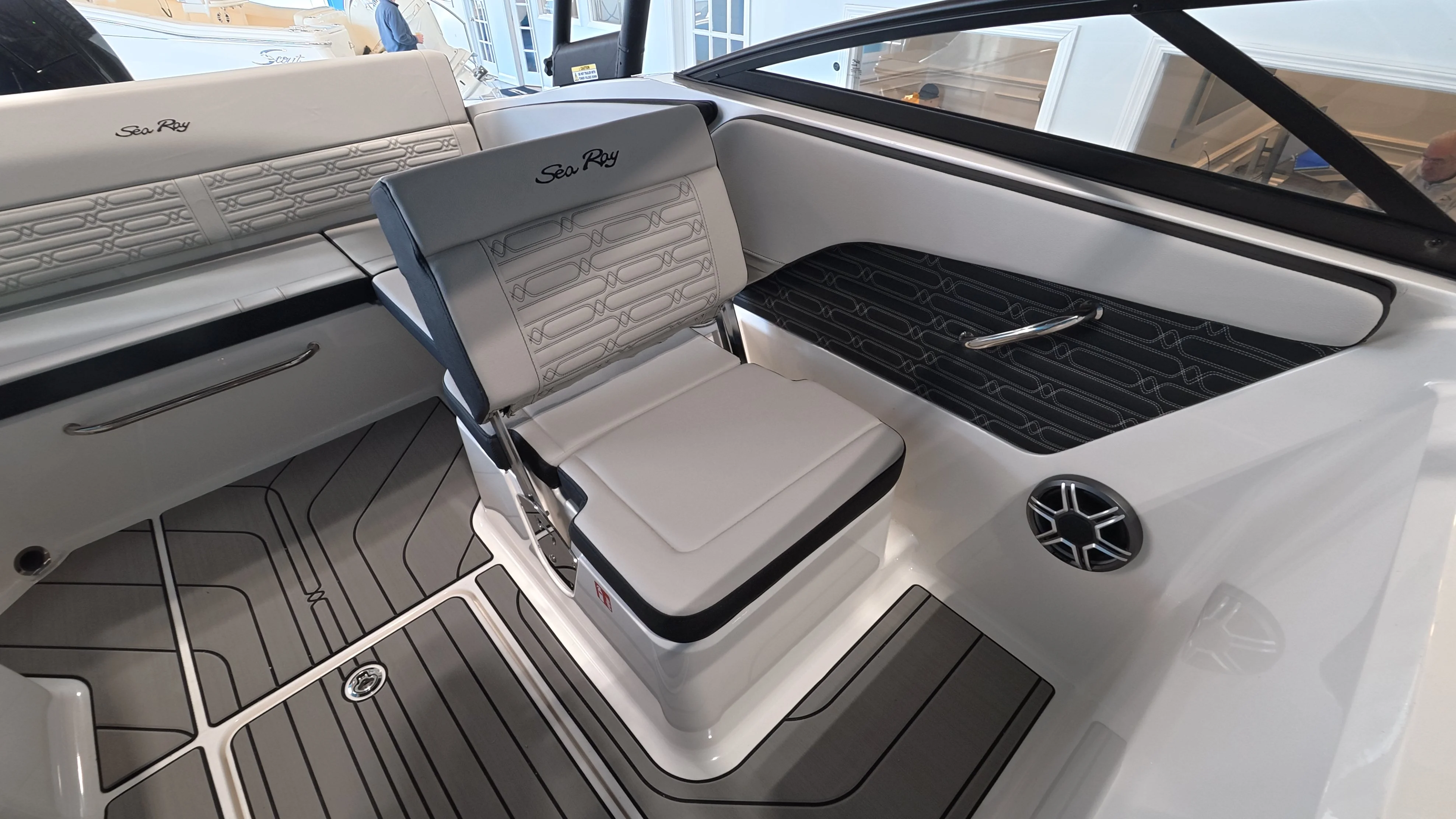 2026 Sea Ray SPX 210 Outboard Image Thumbnail #47