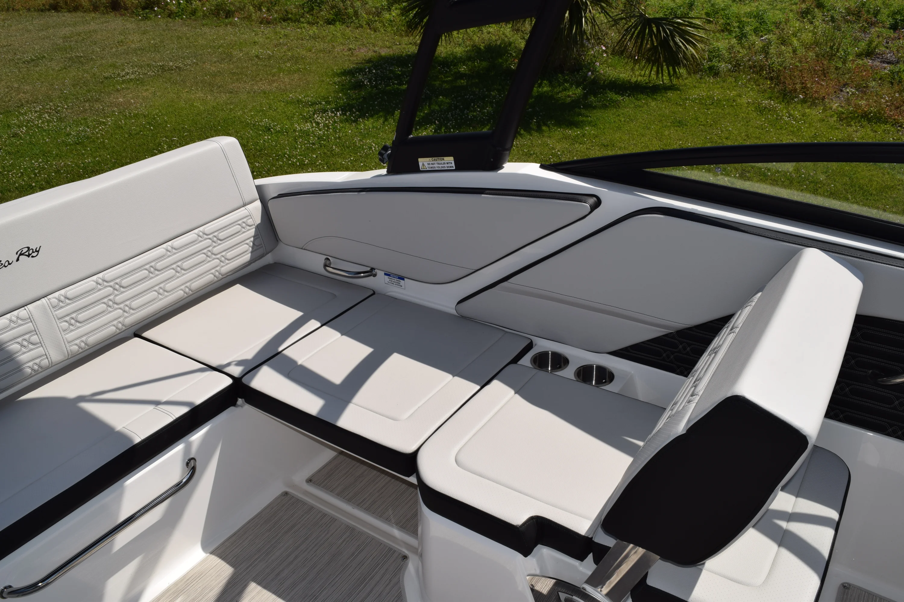 2026 Sea Ray SPX 210 Outboard Image Thumbnail #9