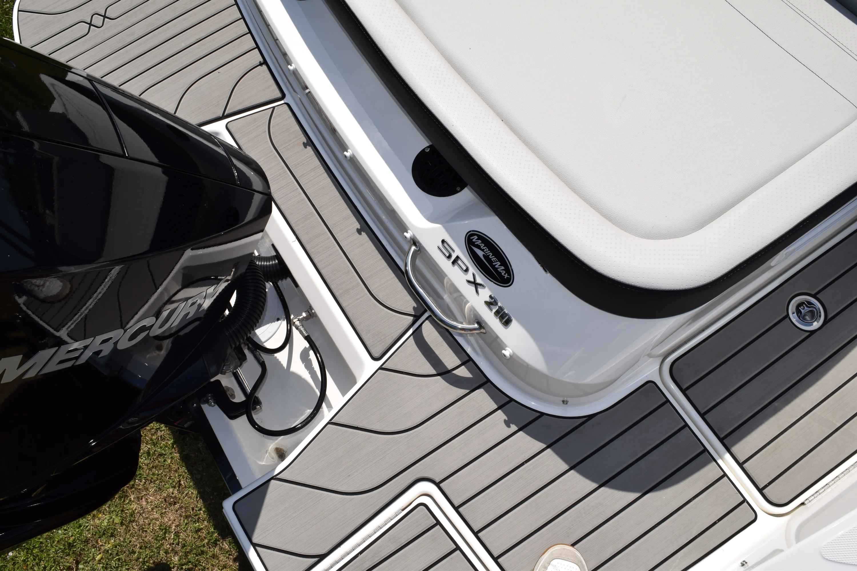 2026 Sea Ray SPX 210 Outboard Image Thumbnail #3