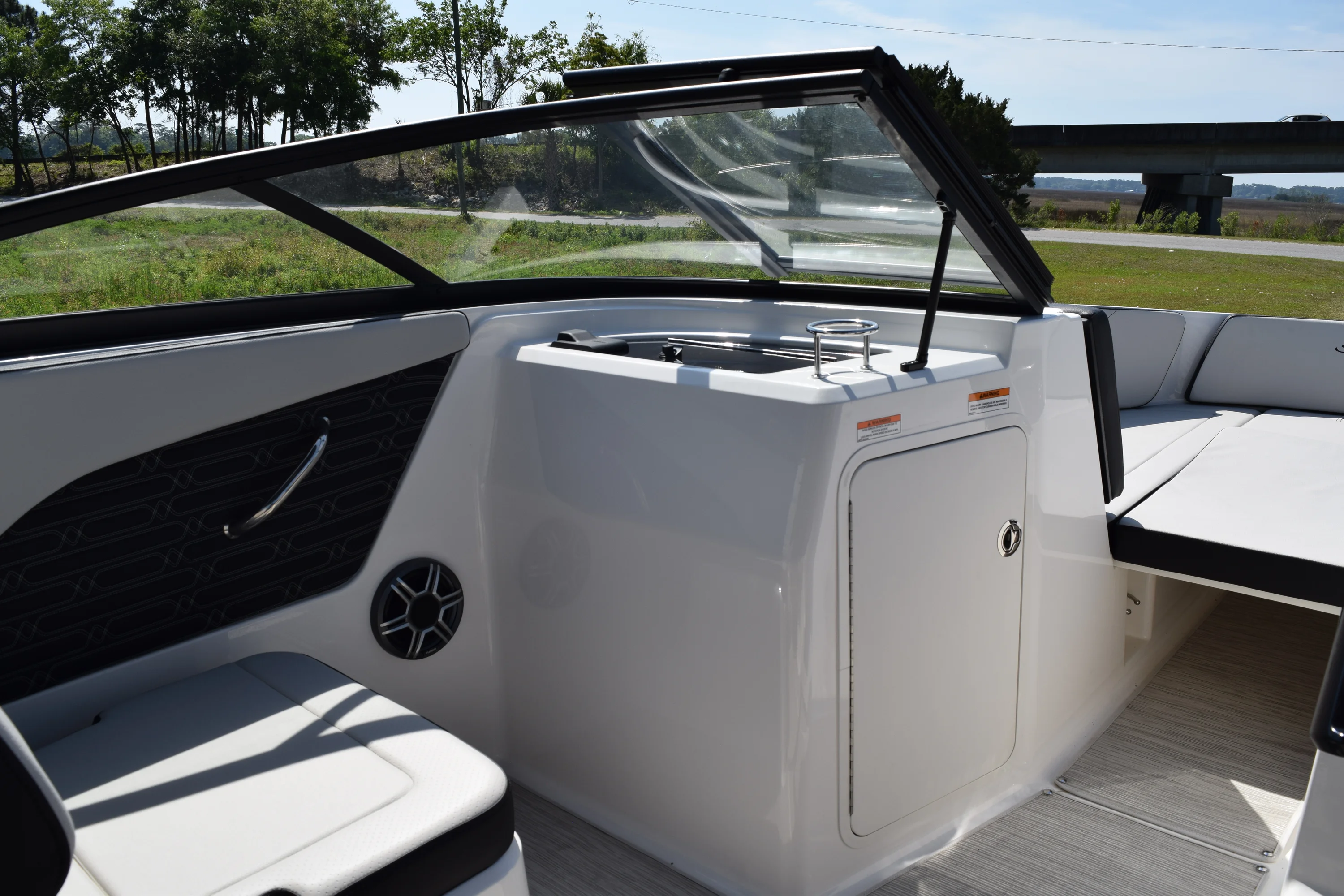 2026 Sea Ray SPX 210 Outboard Image Thumbnail #11