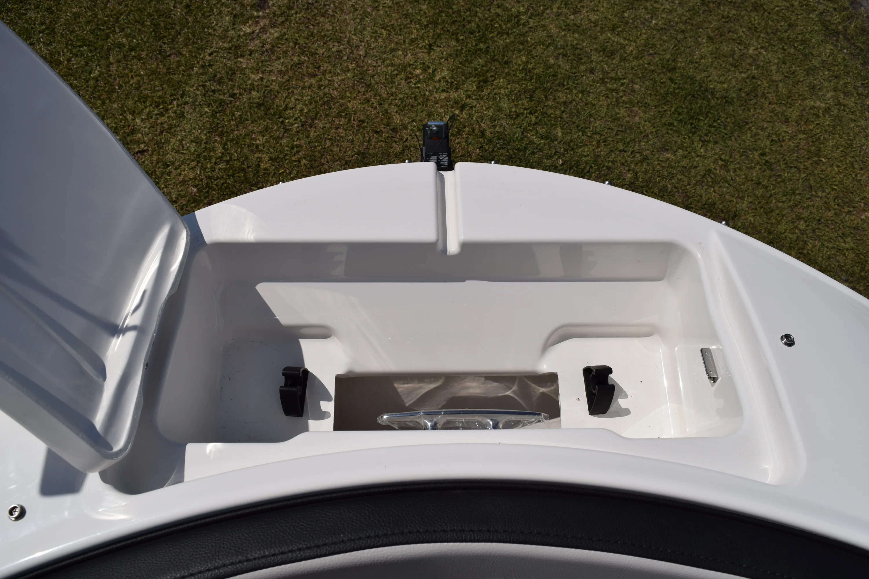 2026 Sea Ray SPX 210 Outboard Image Thumbnail #22