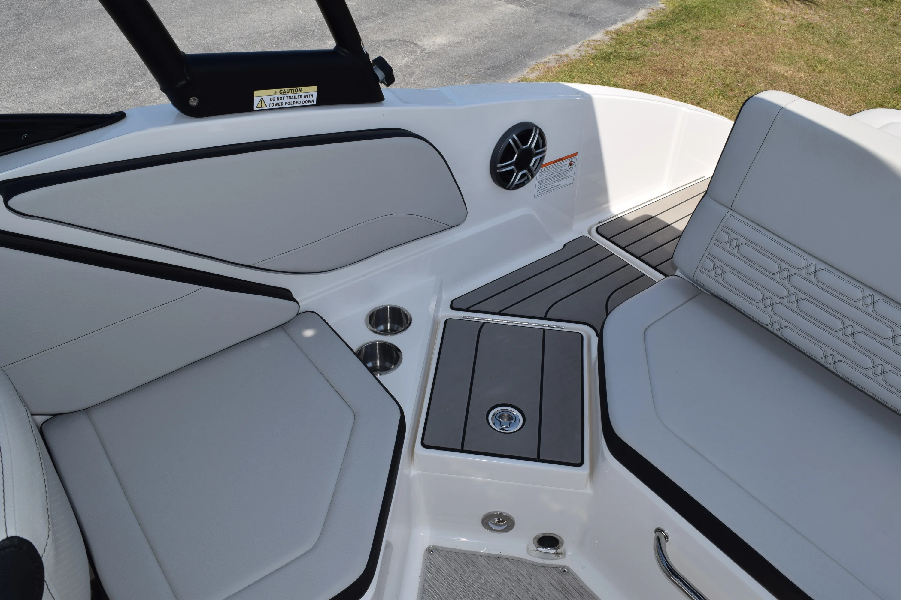 2026 Sea Ray SPX 210 Outboard Image Thumbnail #7