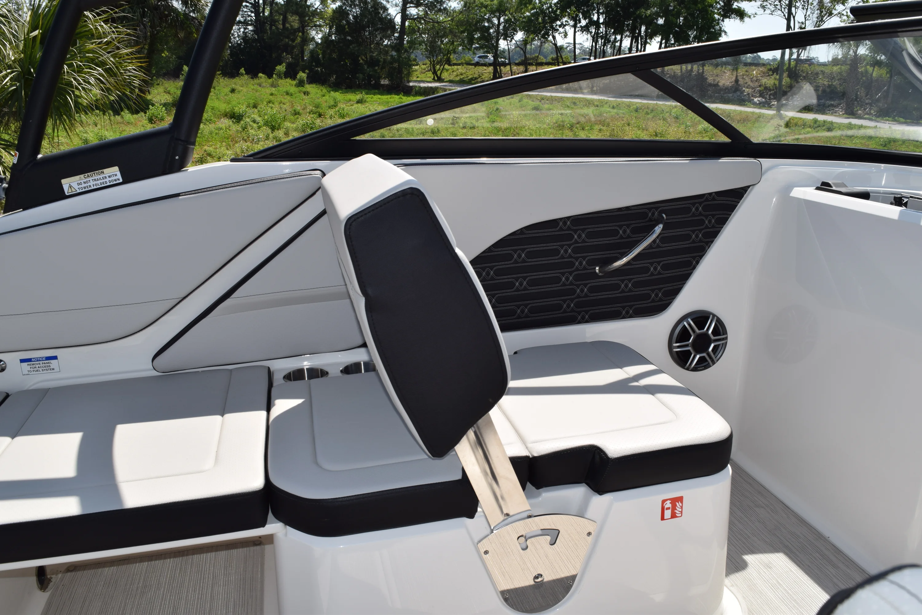 2026 Sea Ray SPX 210 Outboard Image Thumbnail #10